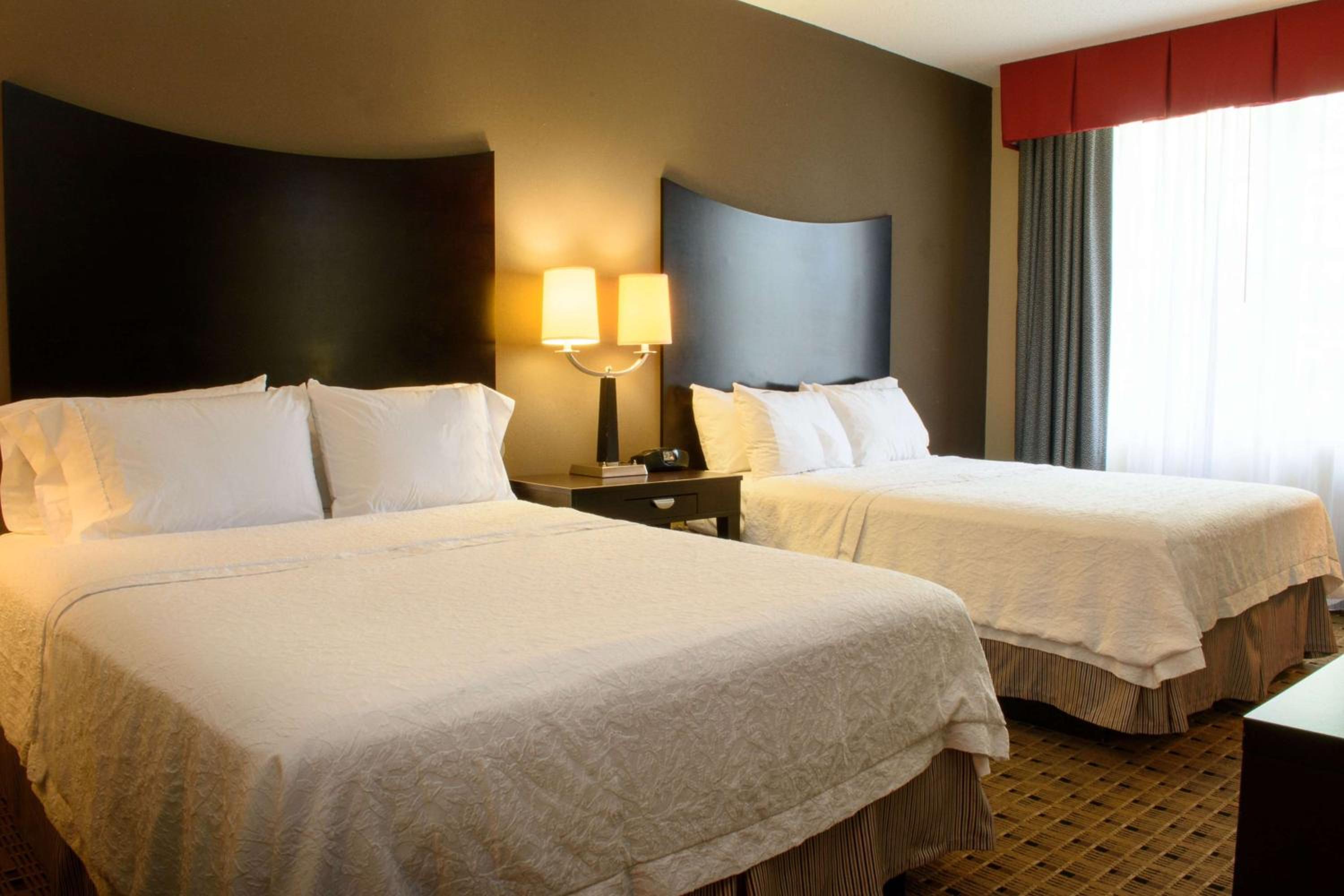 Room with Two Queen Beds - Non-Smoking - Photo 2