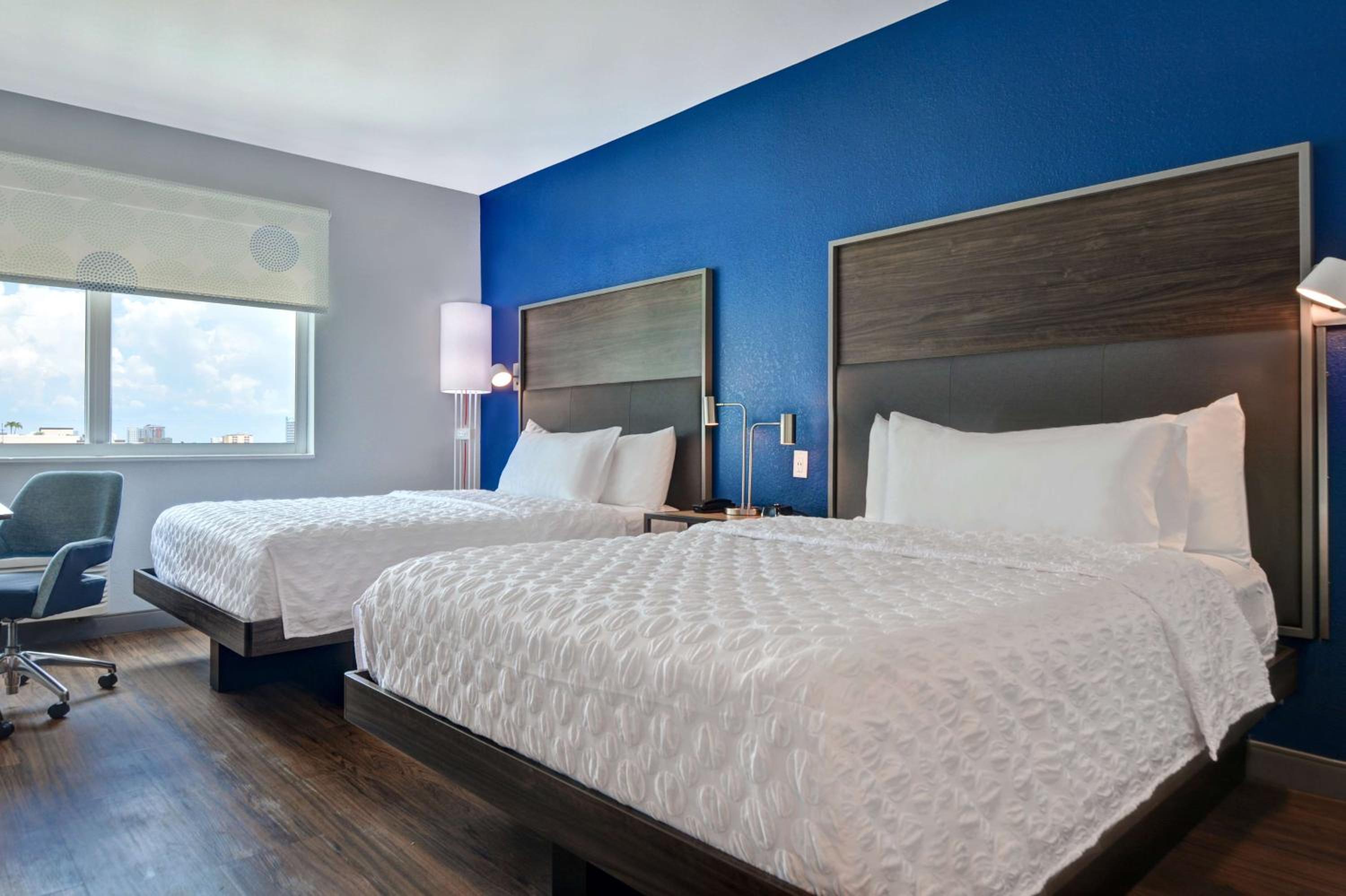 Queen Room with Two Queen Beds - Photo 3