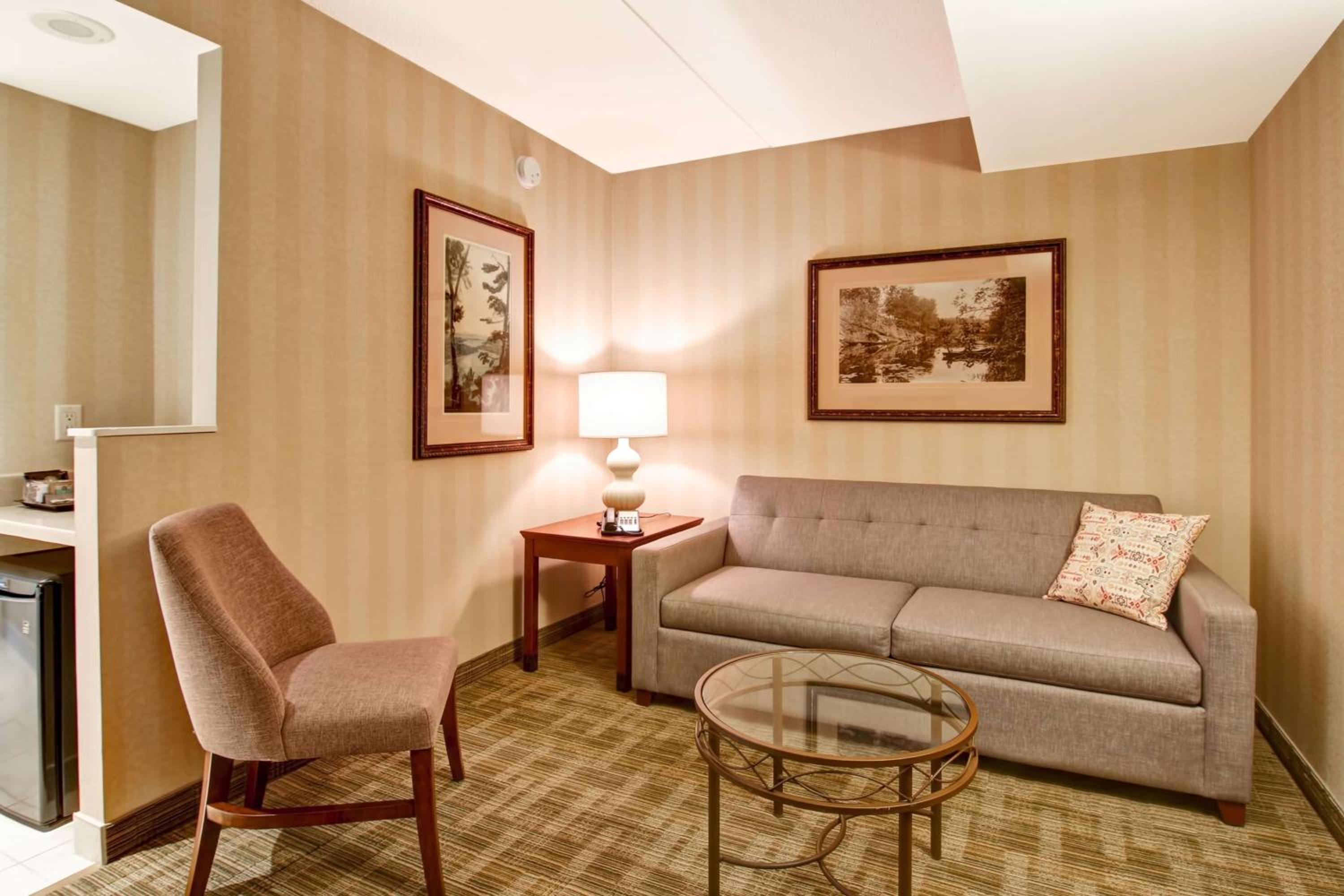 Two-Room King Suite with Upper River View - Photo 4