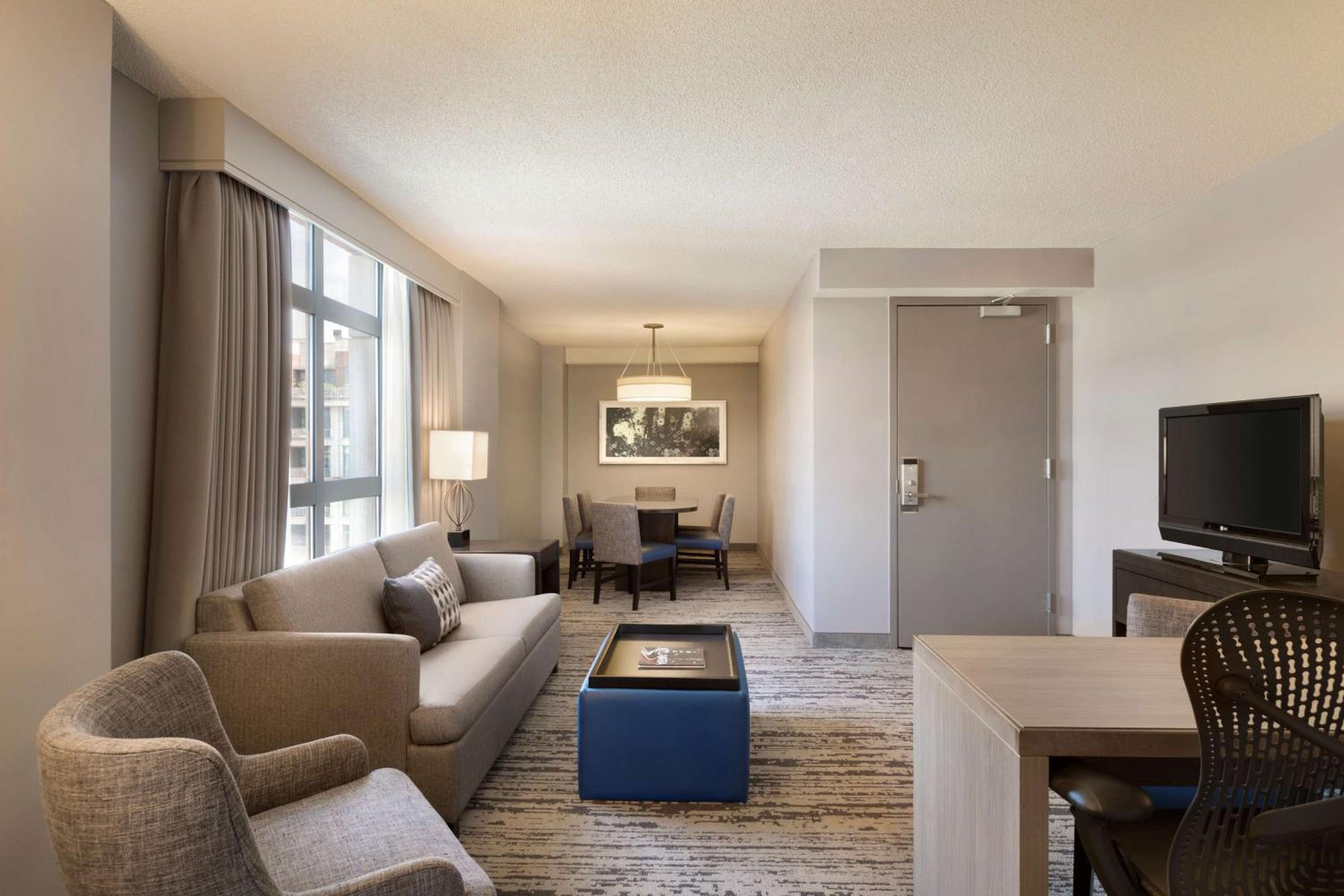 Two-Room Conference Suite with Two Double Beds - Photo 5