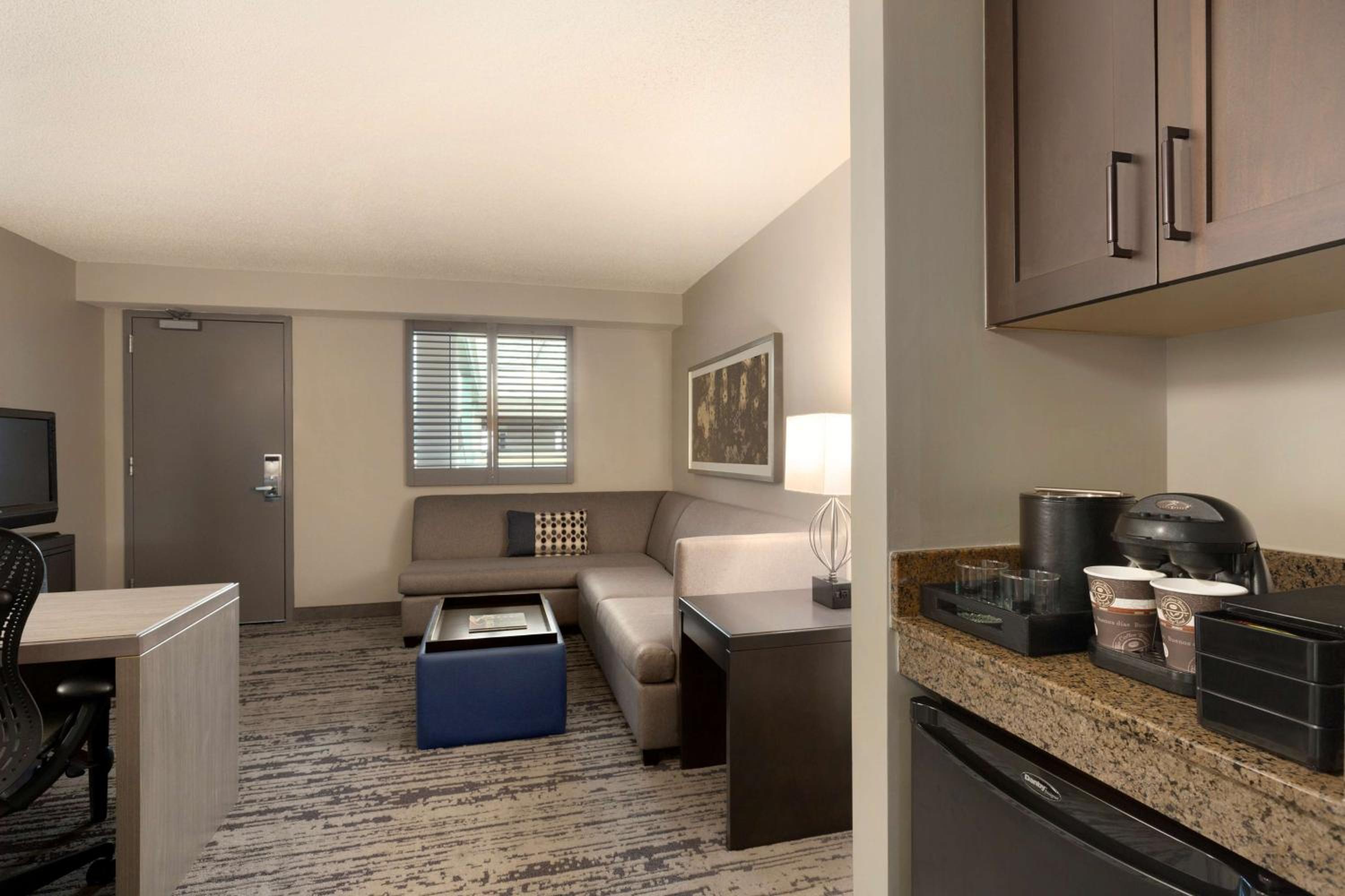 One-Bedroom King Suite with Sofa Bed - Photo 4