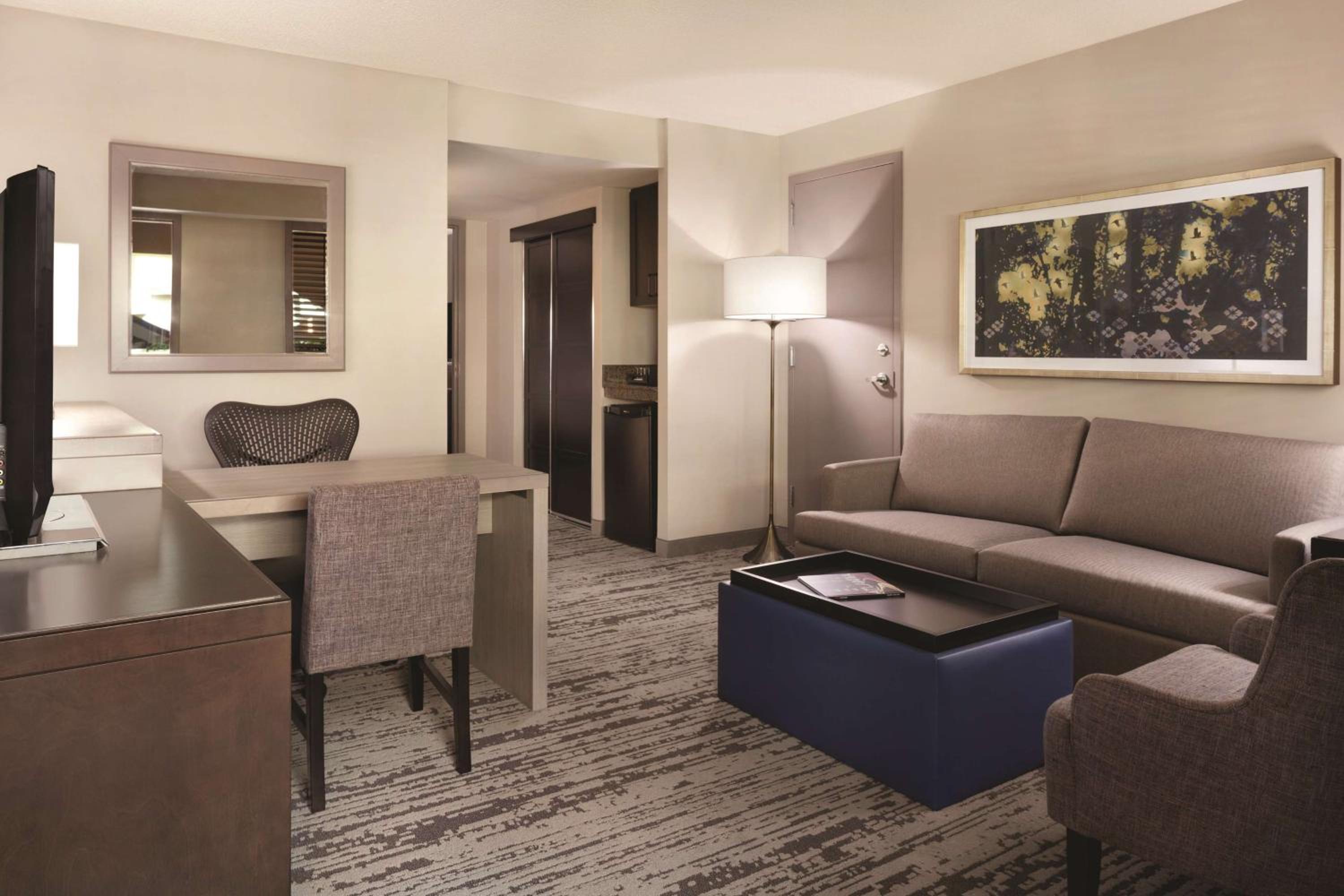 One-Bedroom King Suite with Sofa Bed - Photo 5