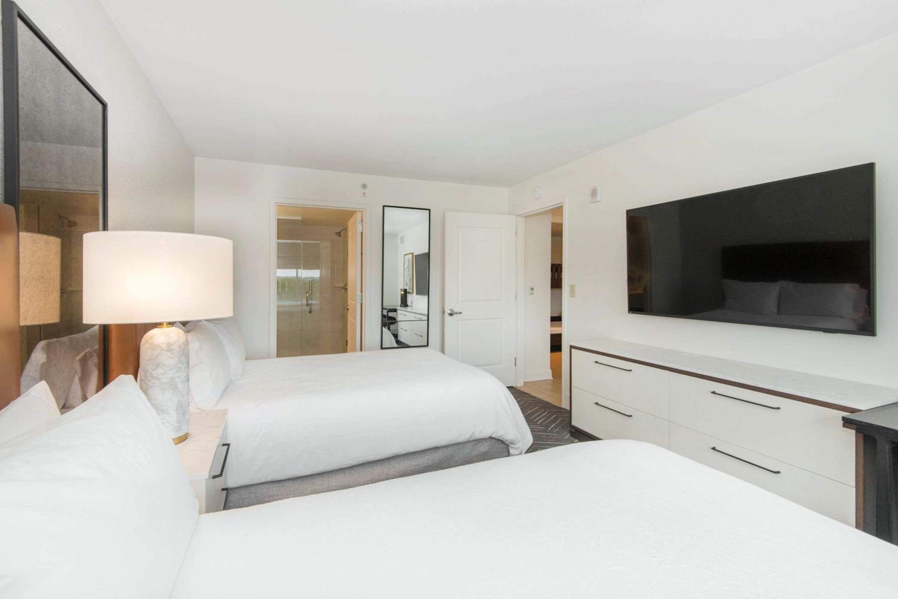 Non-Smoking Queen Suite with Two Queen Beds - Photo 6