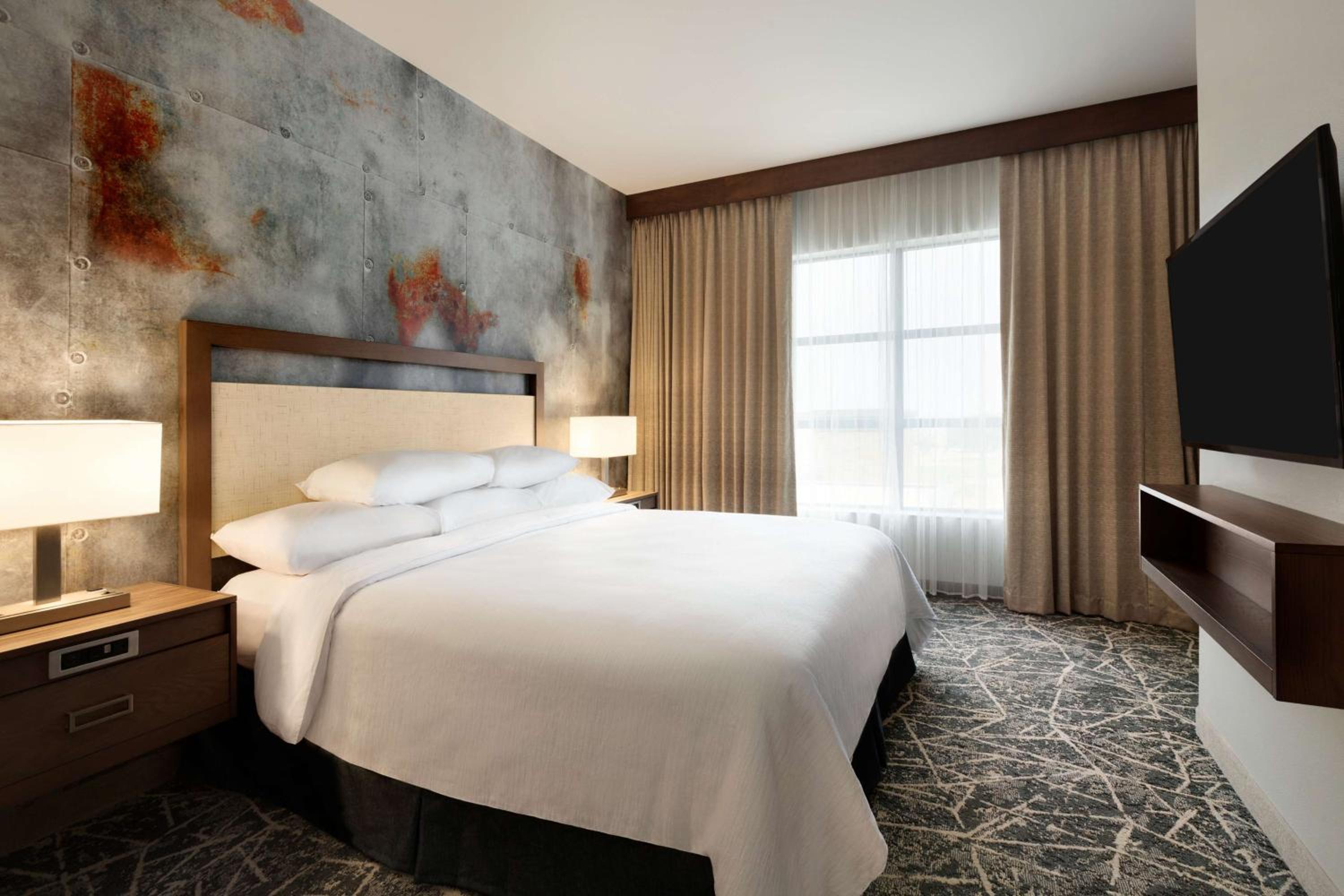 Suite, 1 King Bed, Accessible (Roll-In Shower)