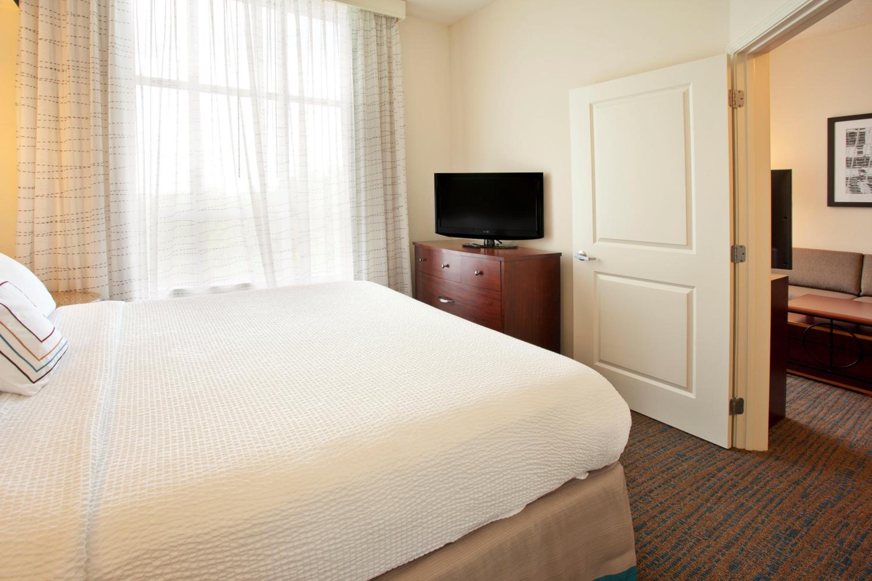 One-Bedroom Suite - Photo 4