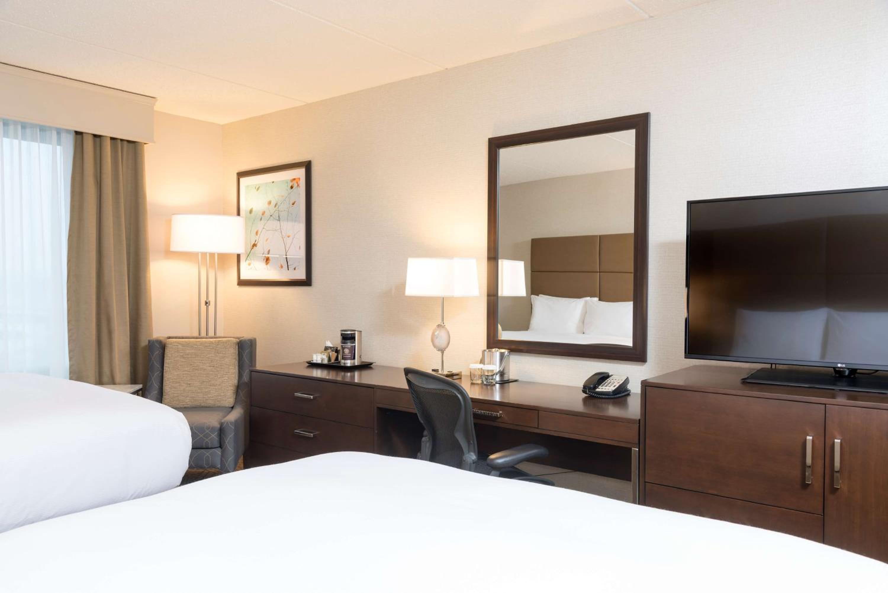 Queen Room with Two Queen Beds - Photo 2