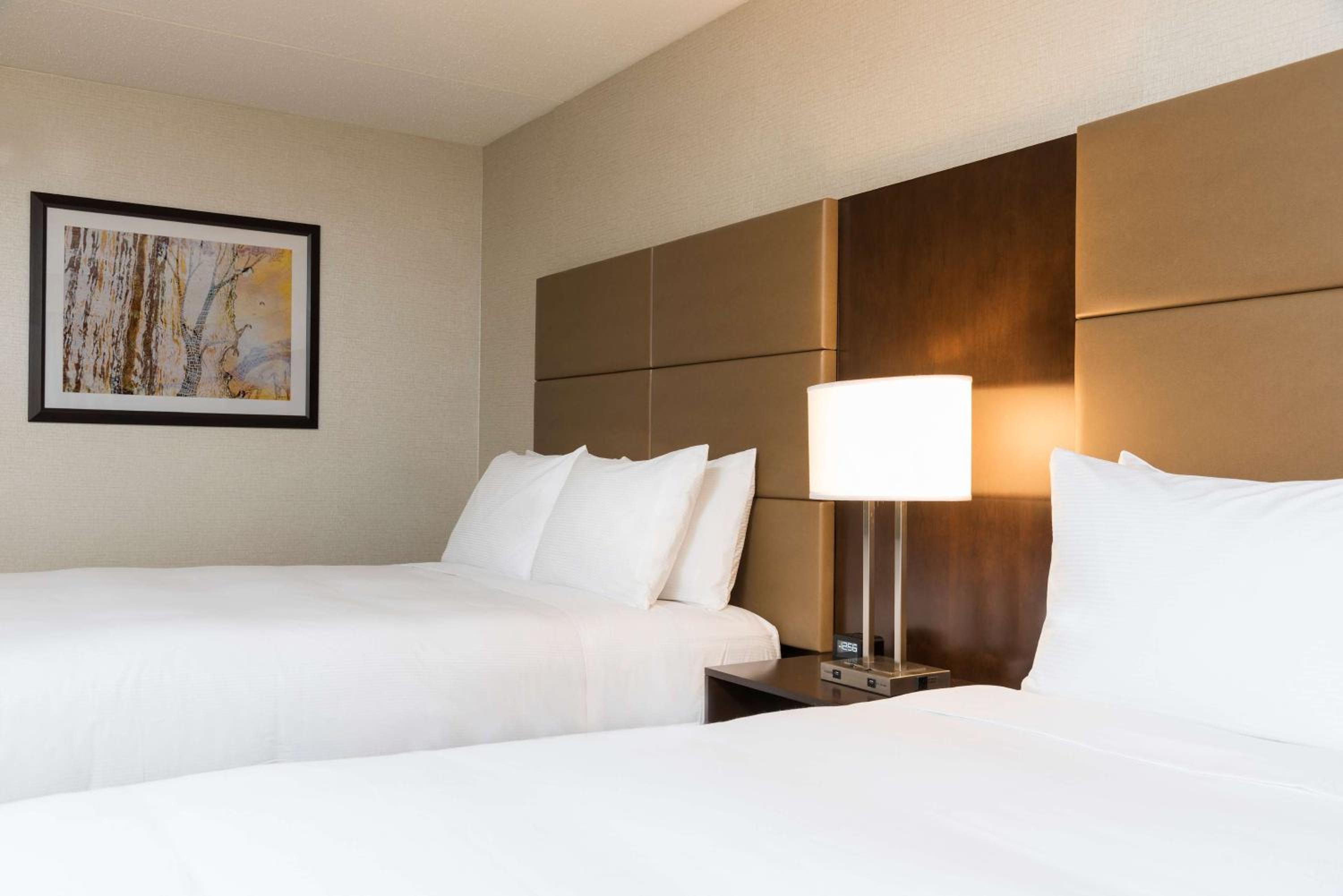 Queen Room with Two Queen Beds - Photo 3