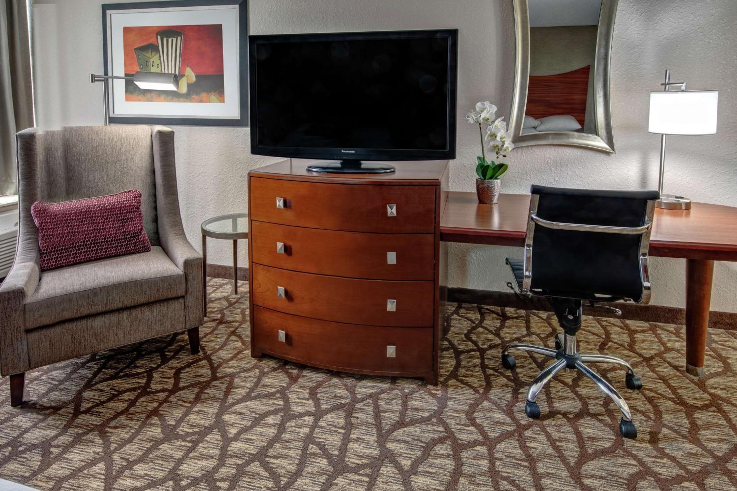 Queen Room with Two Queen Beds - Photo 1
