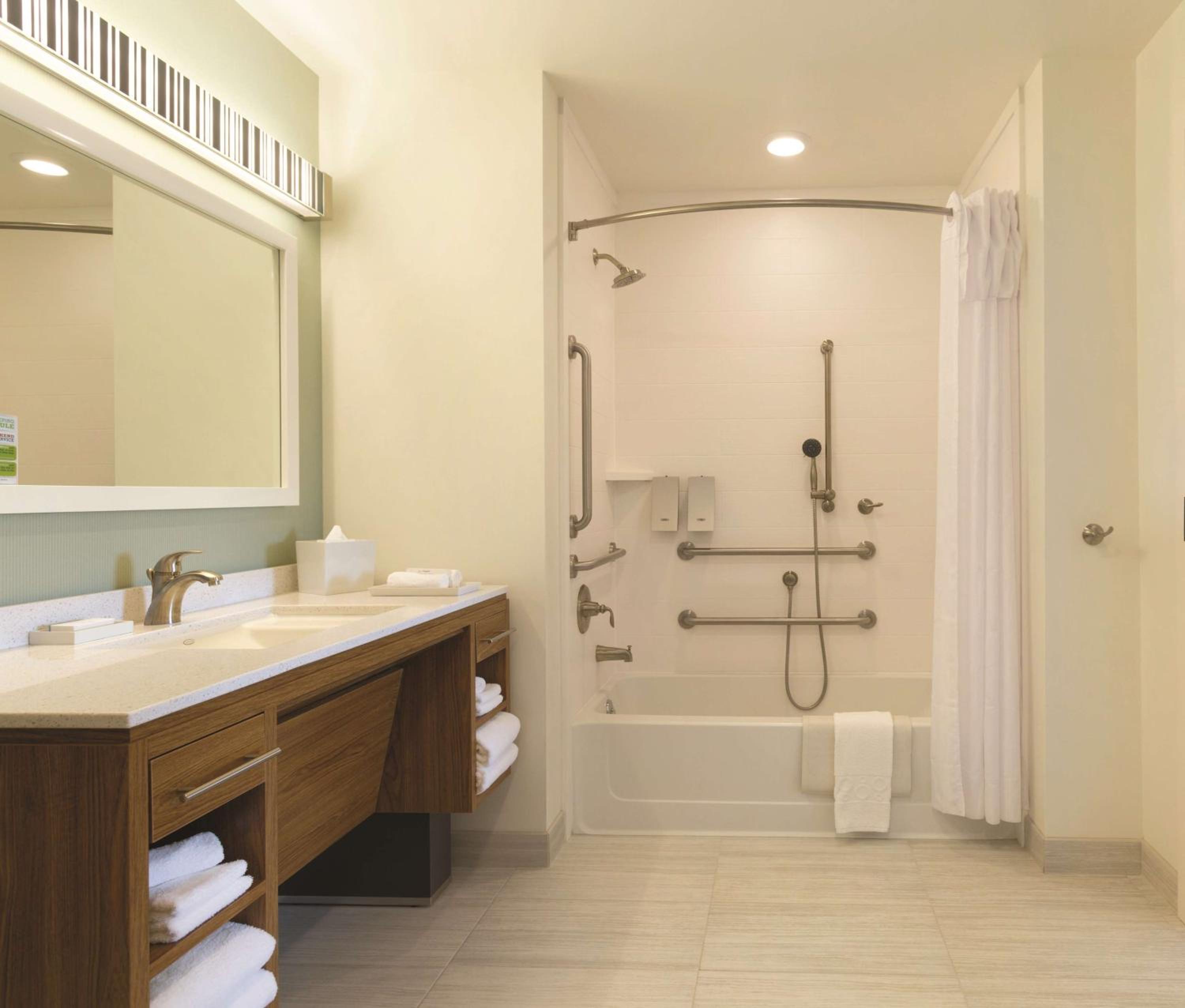 King Suite - Mobility Access/Non-Smoking