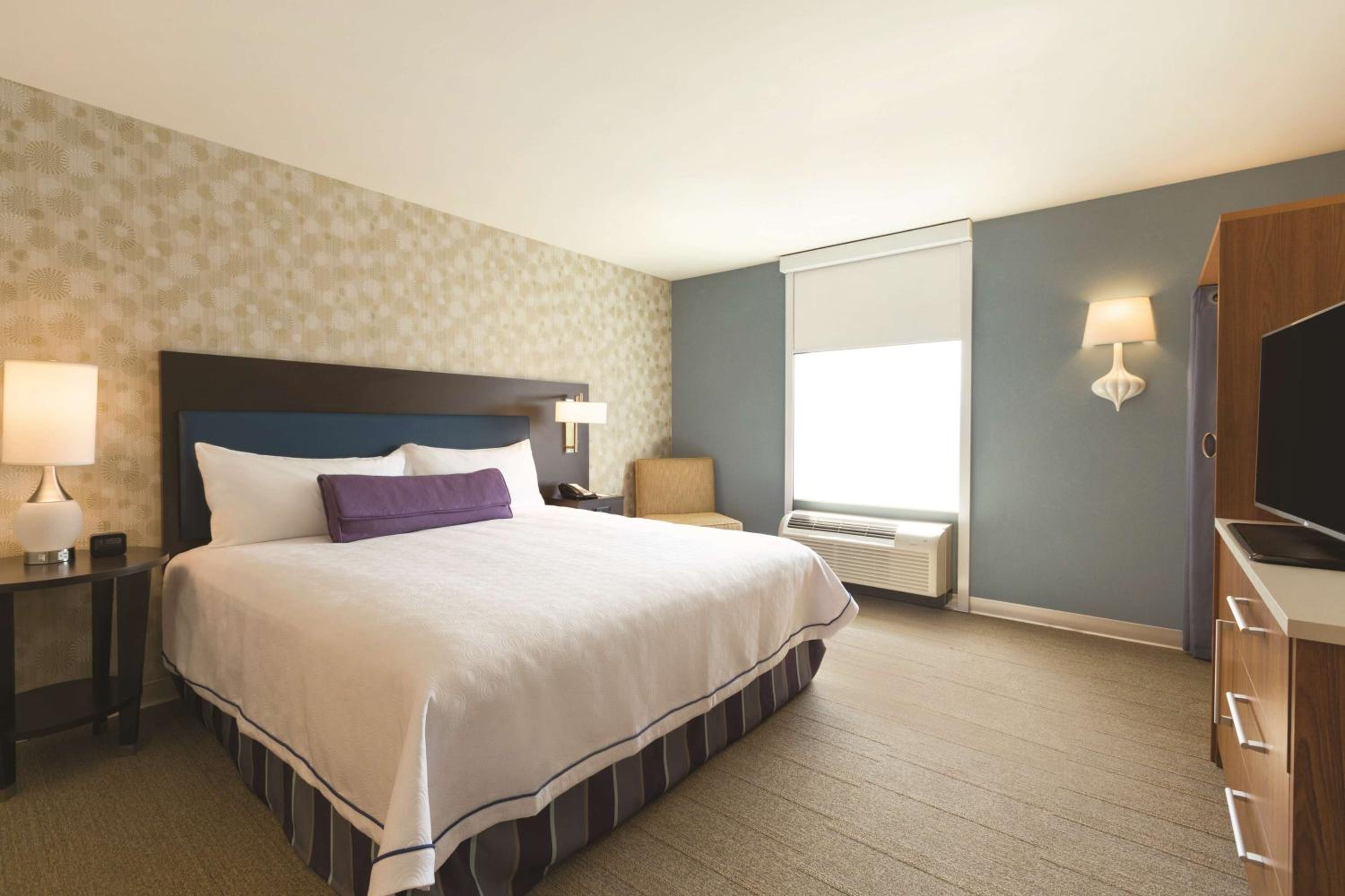 King Suite - Hearing Access/Non-Smoking photo 3