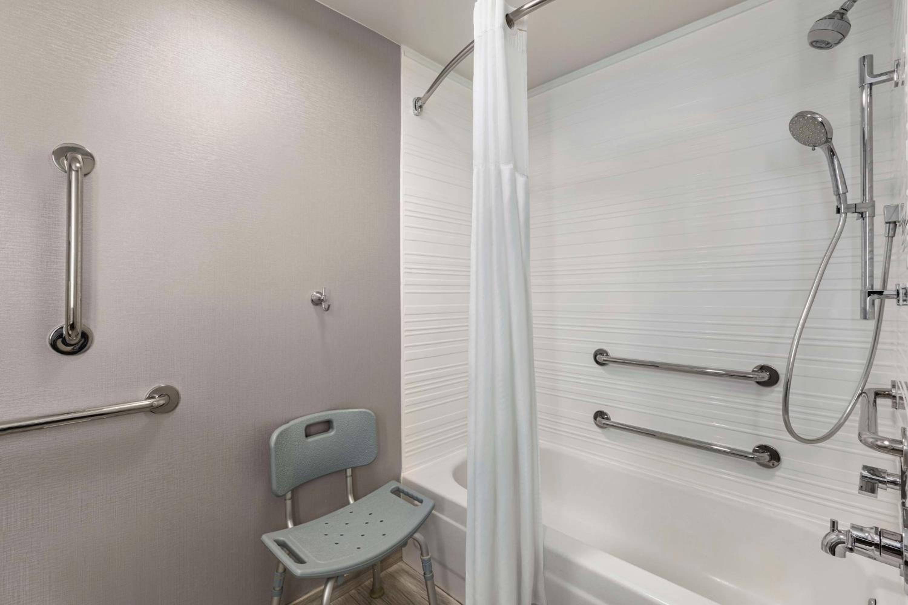 Queen Room Mobility Accessible with Bath Tub - Photo 2