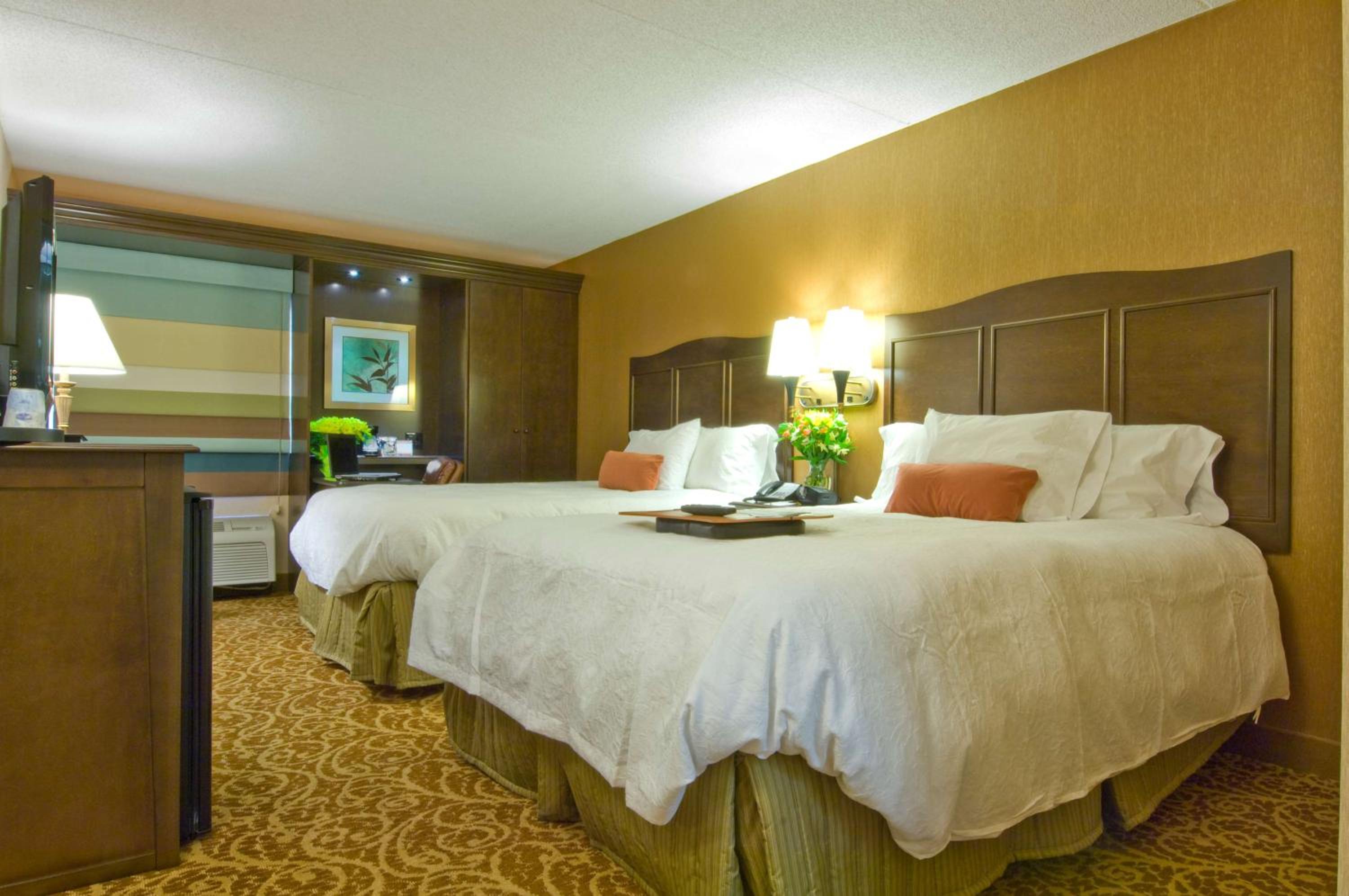 Room with Two Queen Beds - Non-Smoking - Photo 3