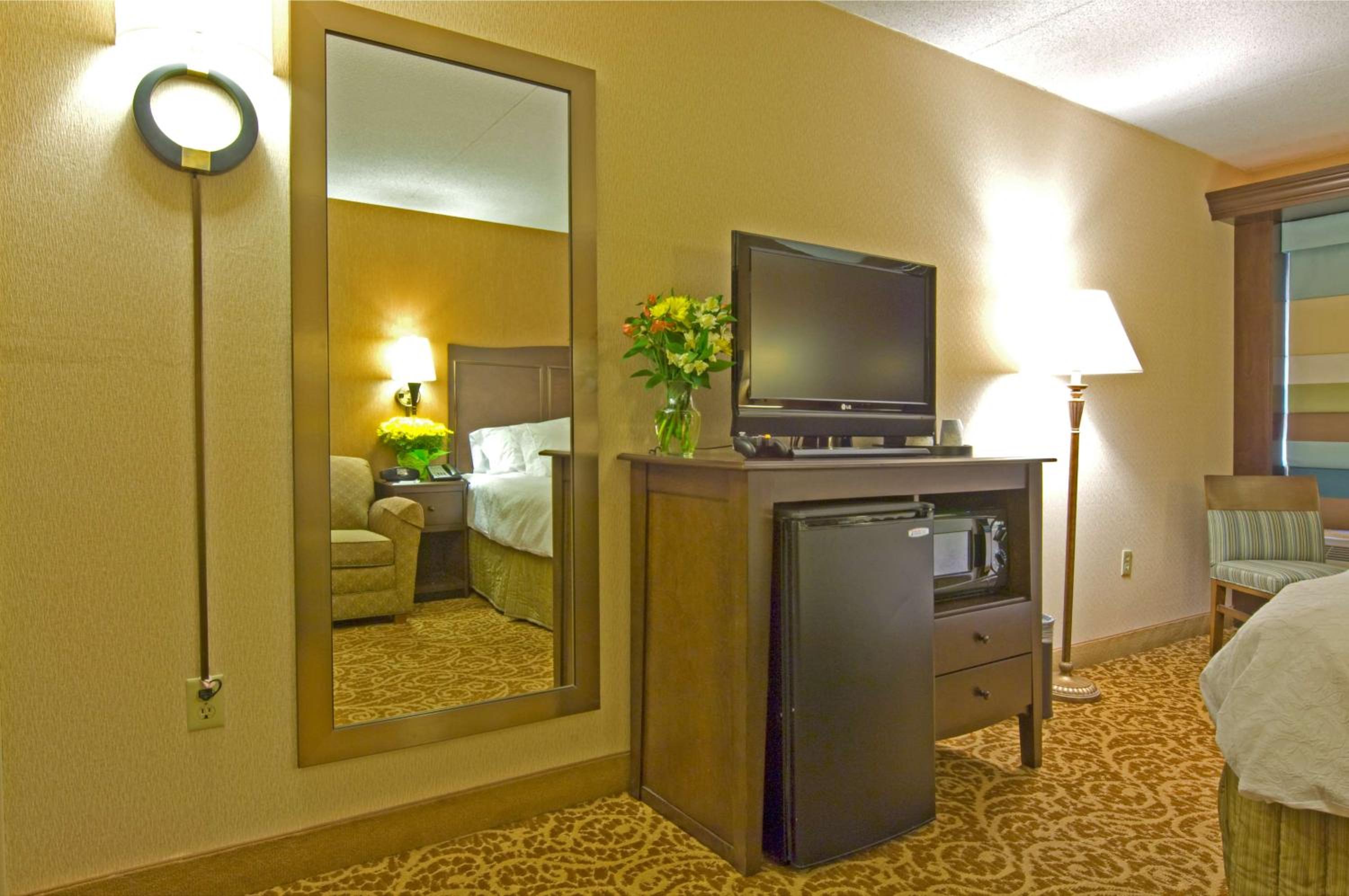 King Room with Sofa Bed and Study - Non-Smoking - Photo 2