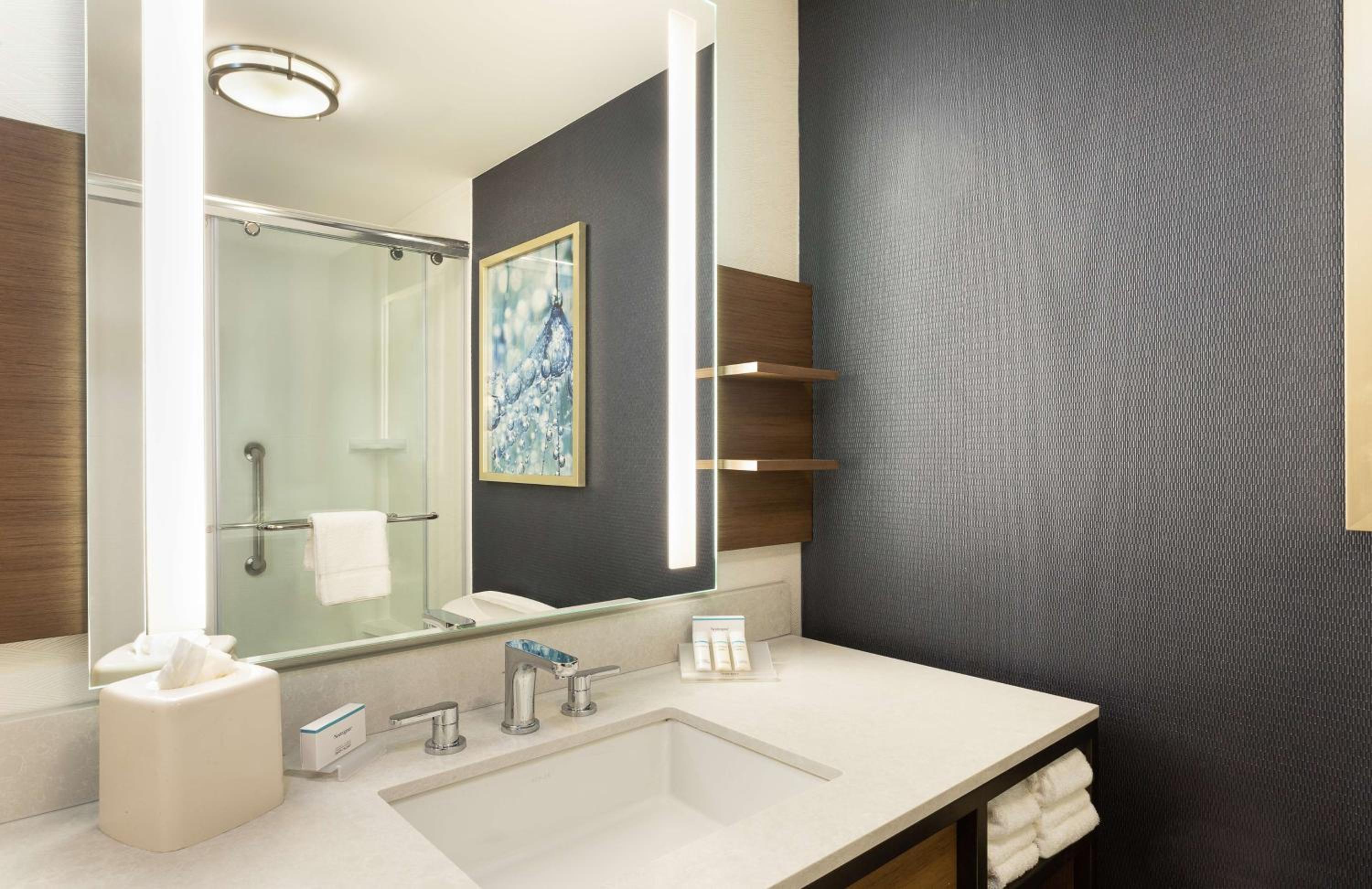 King Room - Non-Smoking - Photo 2