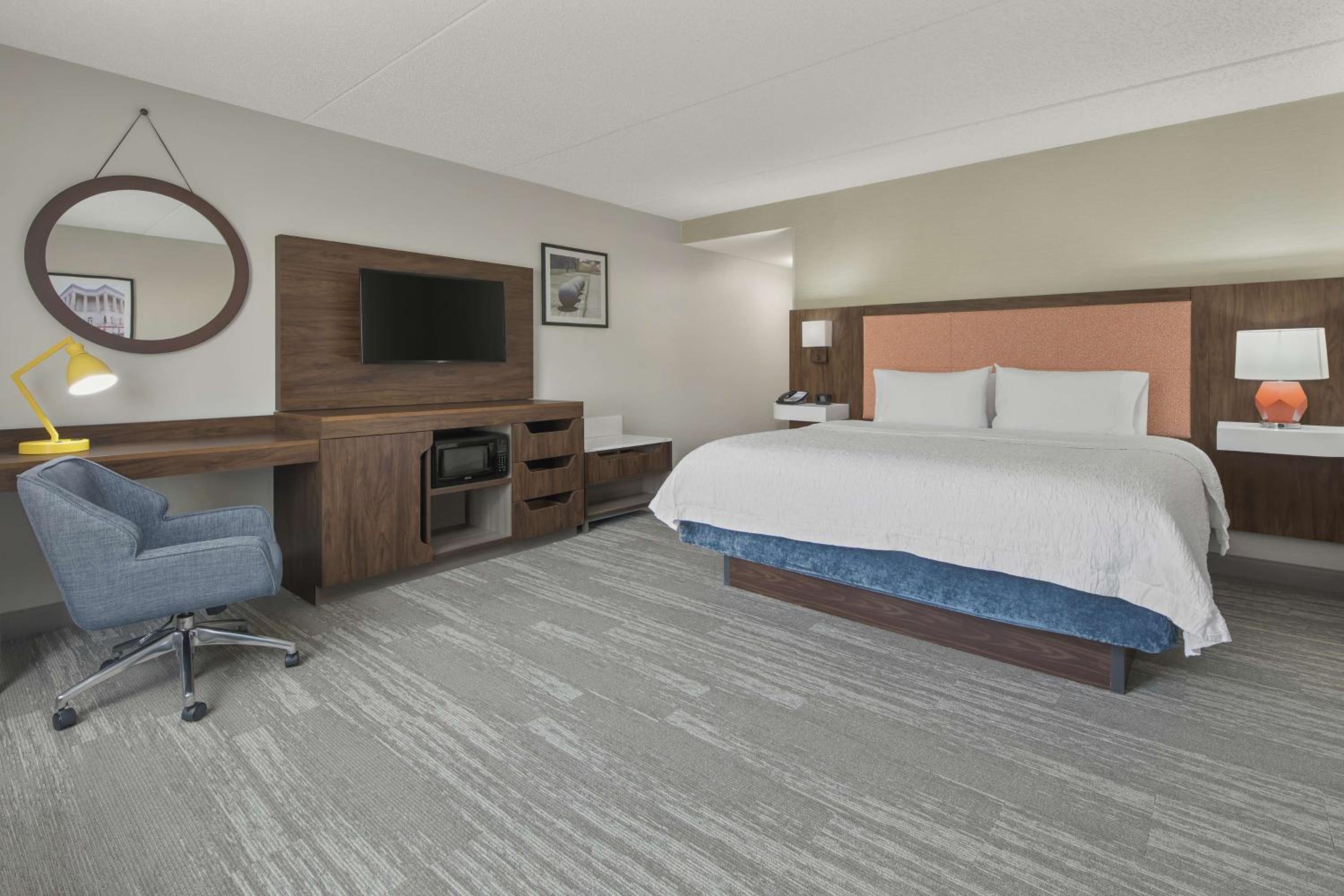 King Room with King Bed - Non-Smoking - Photo 1
