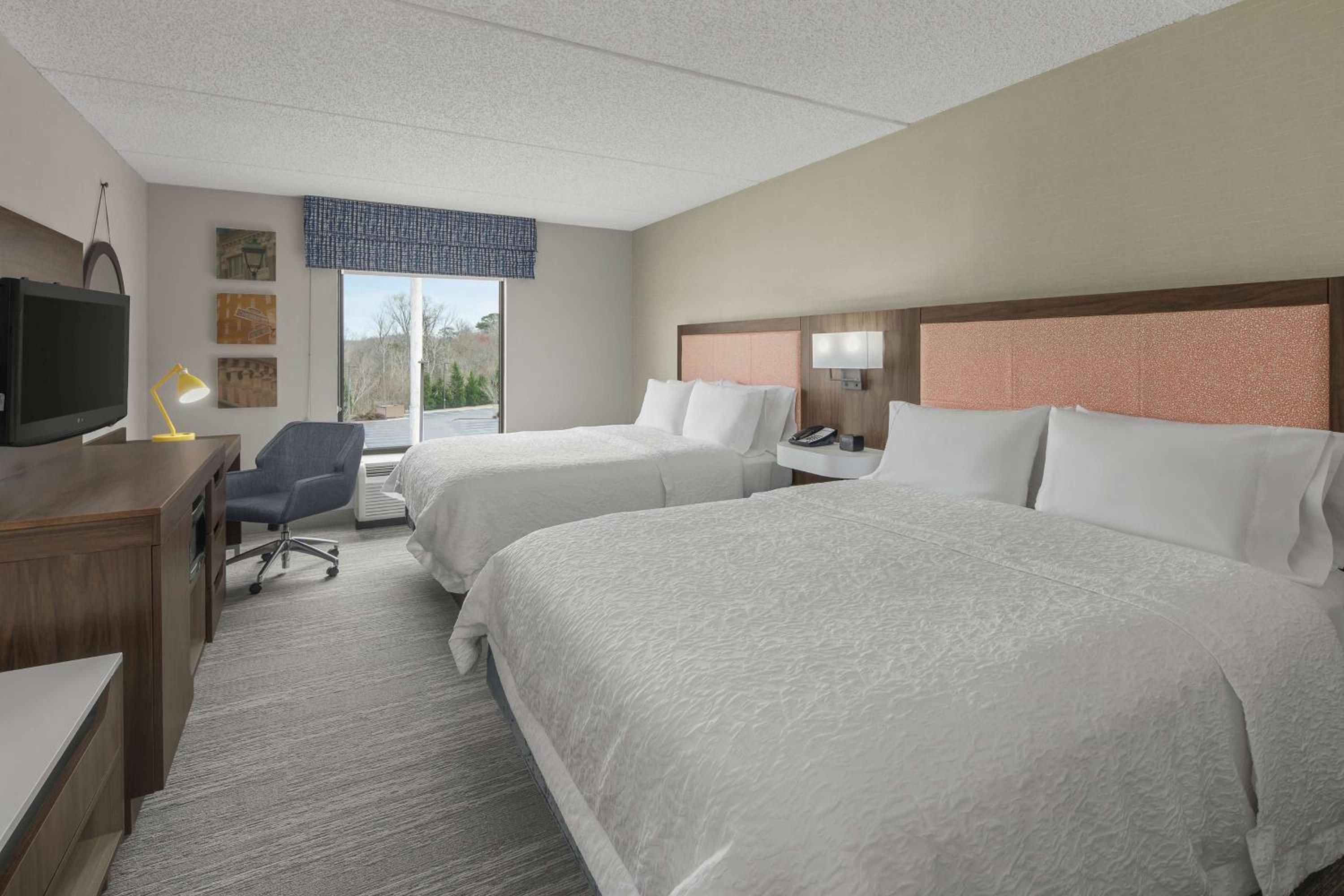 Room with Two Queen Beds - Non-Smoking - Photo 2