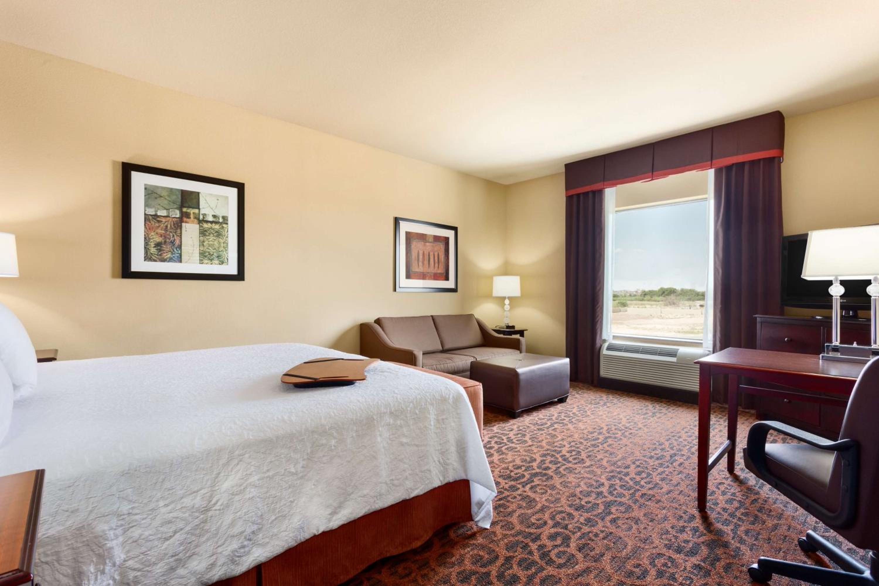 King Room with King Bed - Non-Smoking - Photo 1