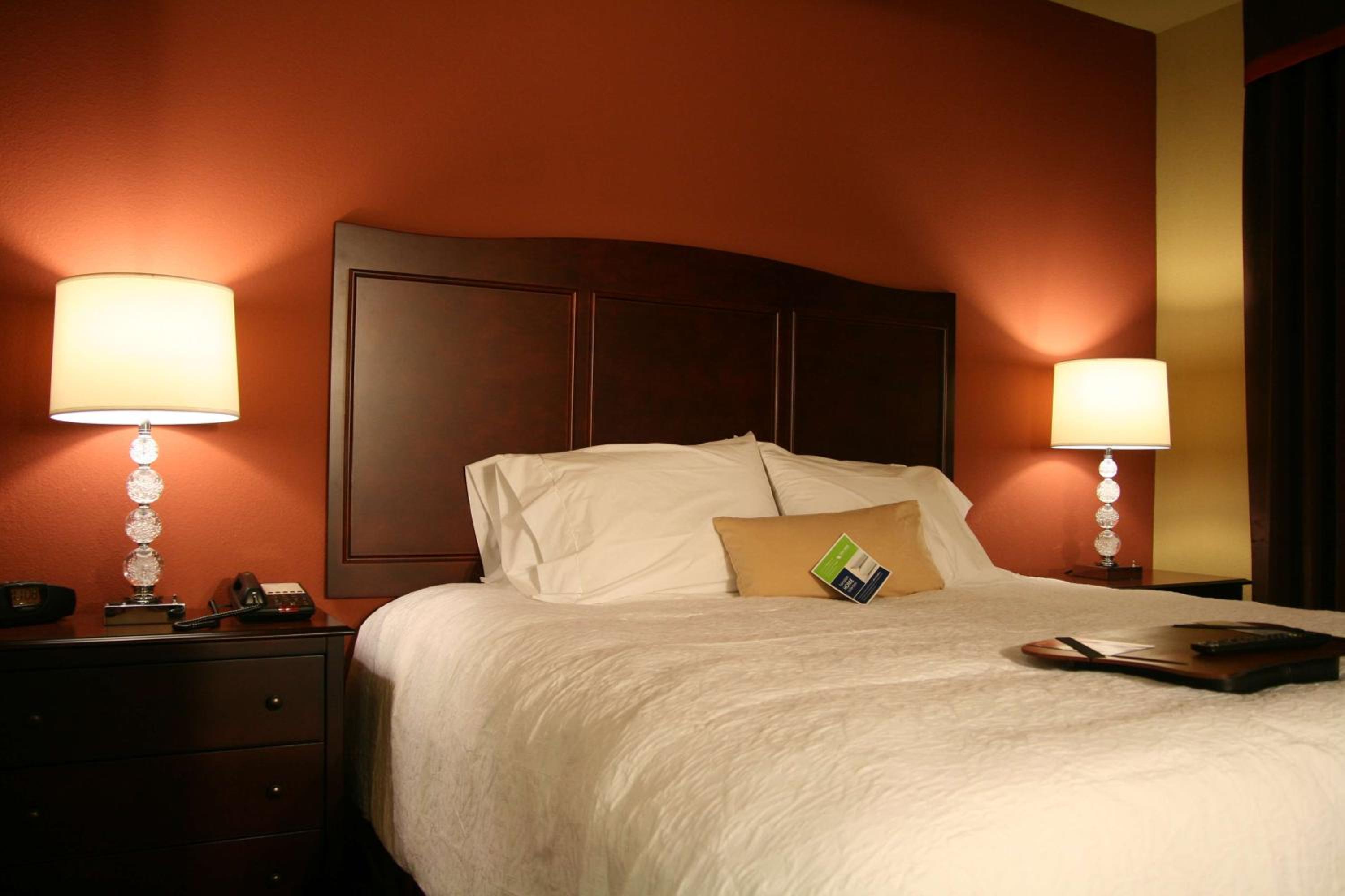 Room with Two Queen Beds - Non-Smoking - Photo 3