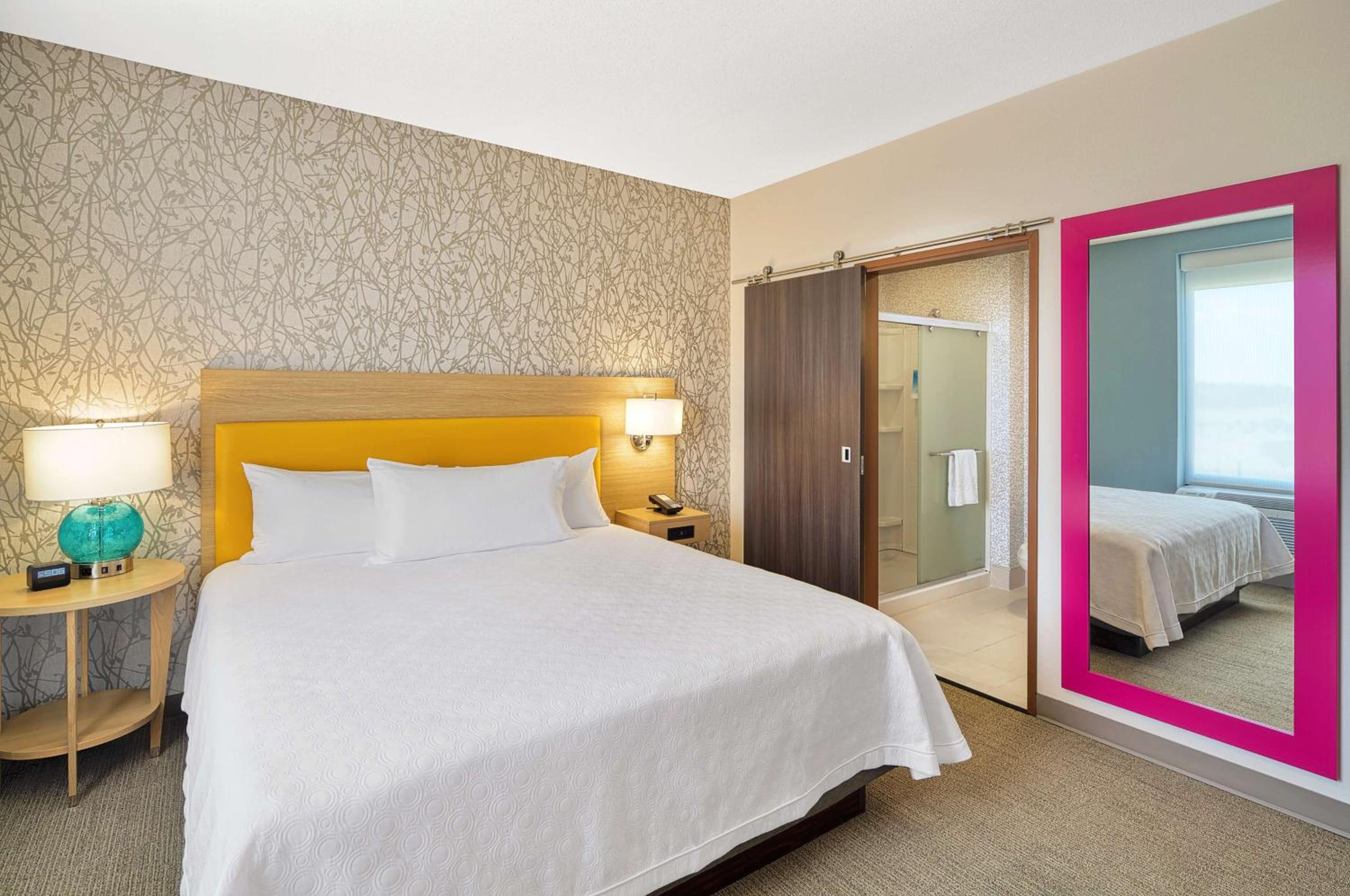 One-Bedroom King Suite - Non-Smoking photo 2
