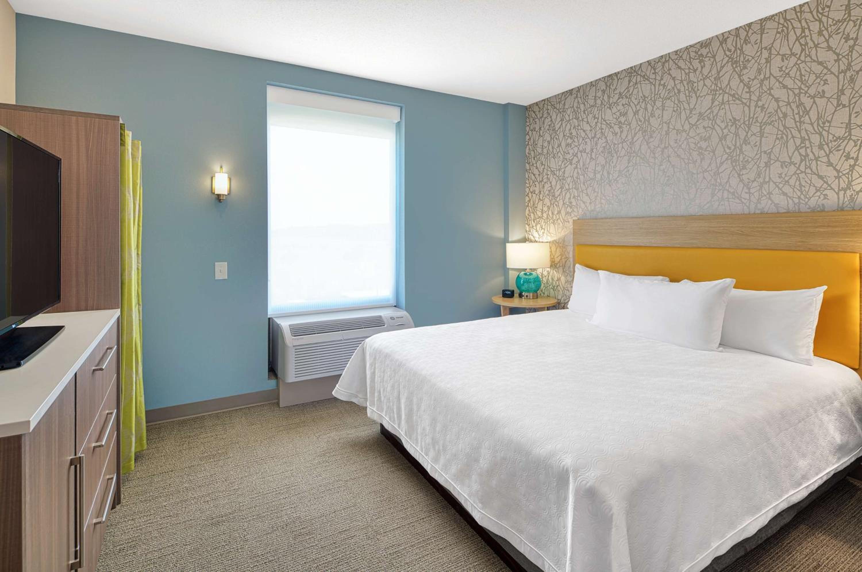 One-Bedroom King Suite - Non-Smoking photo 3