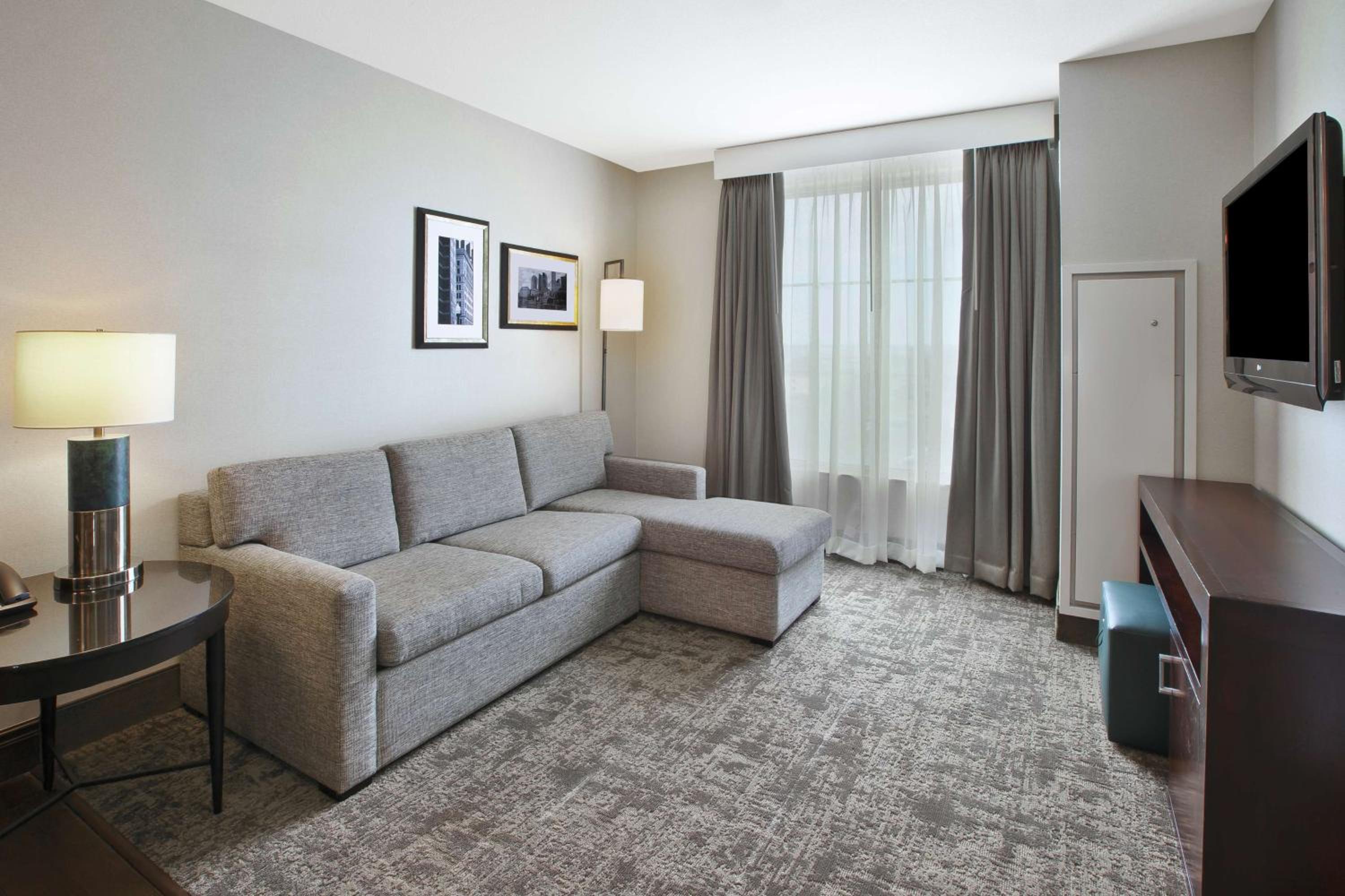 Two-Room Queen Suite with Two Queen Beds - Photo 3