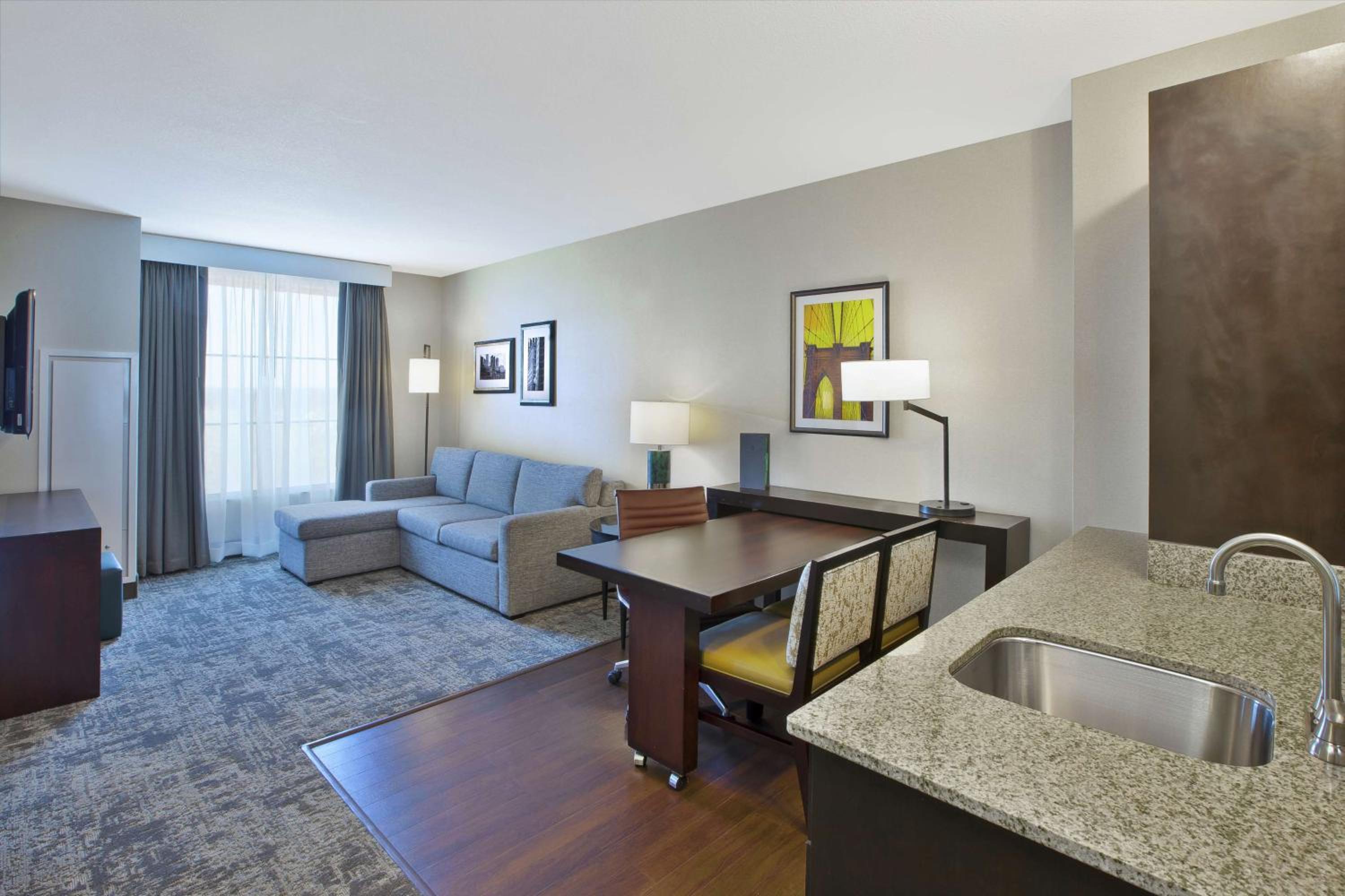 King Suite - Non-Smoking - Photo 2