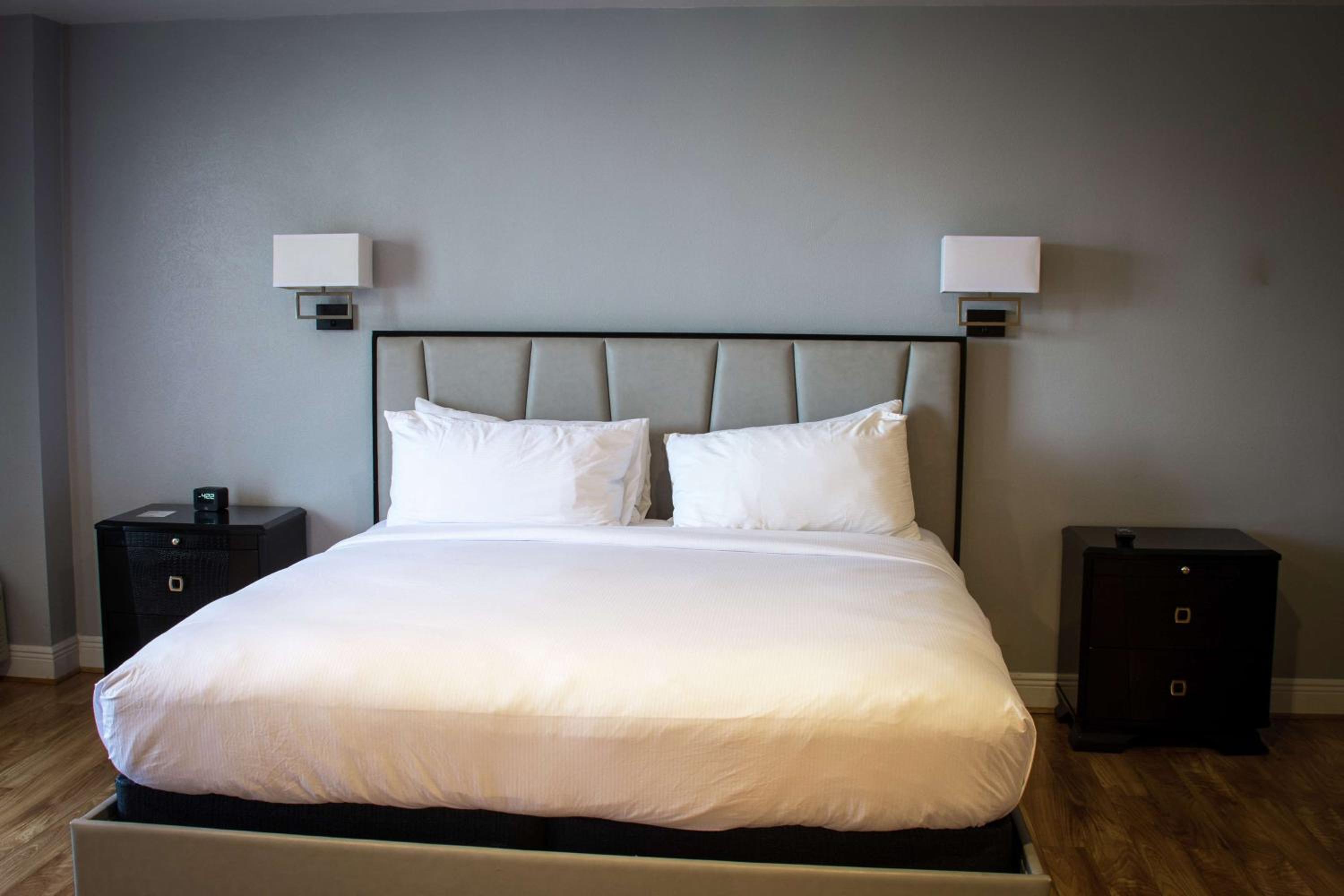 1 King Bed, Parlor Suite, Non-Smoking - Photo 1