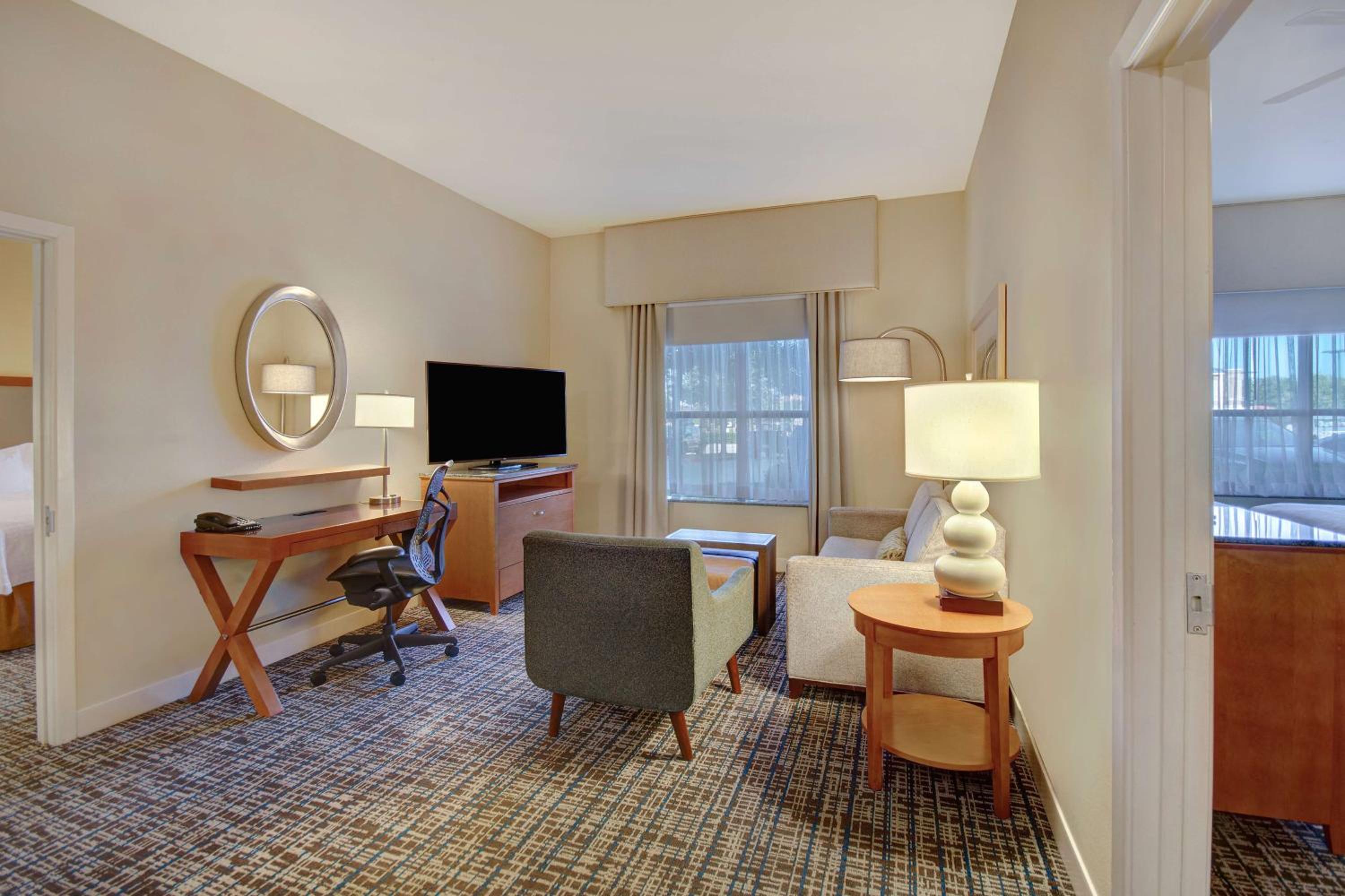 Two Bedroom Suite with One King and Two Queen Beds - Non-Smoking - Photo 4