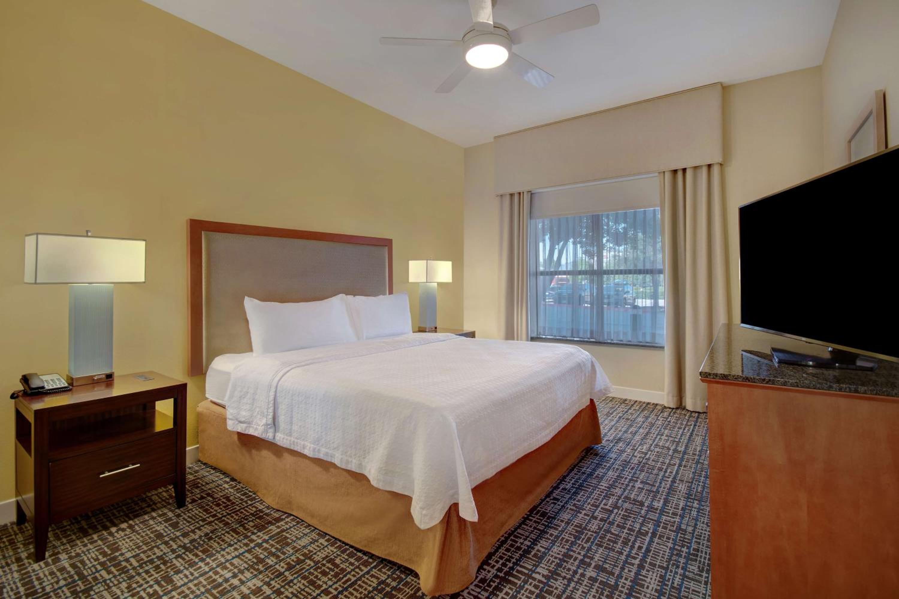 One-Bedroom King Suite - Non-Smoking - Photo 5