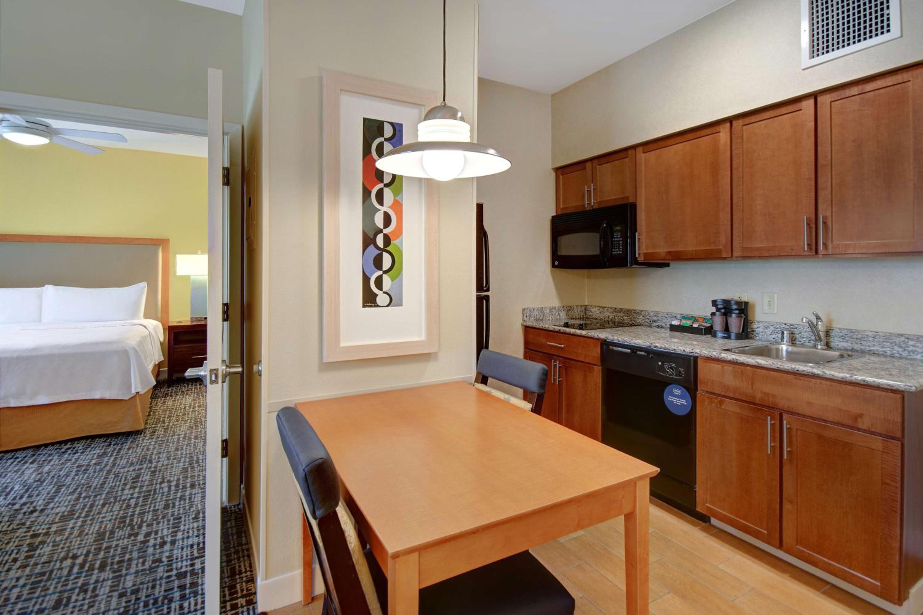One-Bedroom King Suite - Non-Smoking - Photo 9