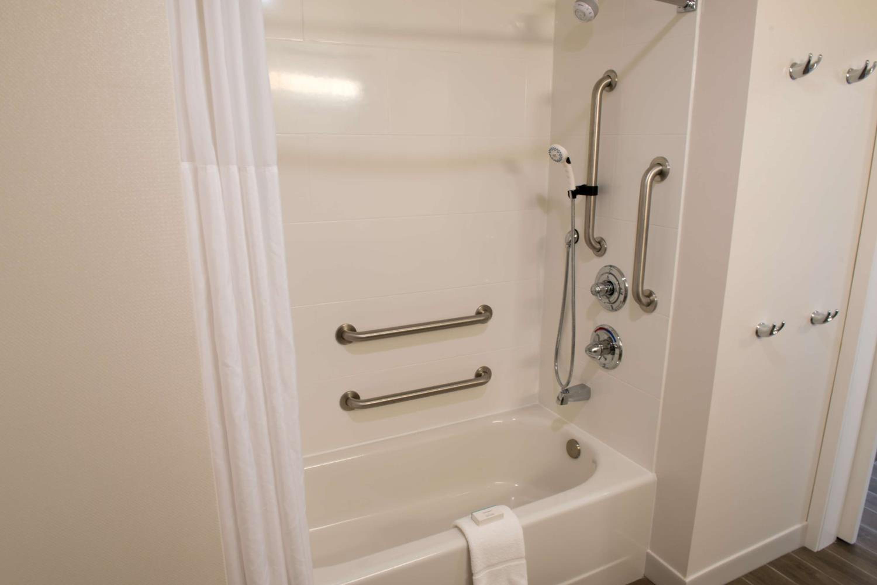 Queen Room with Two Queen Beds - Mobility and Hearing Access/Non-Smoking