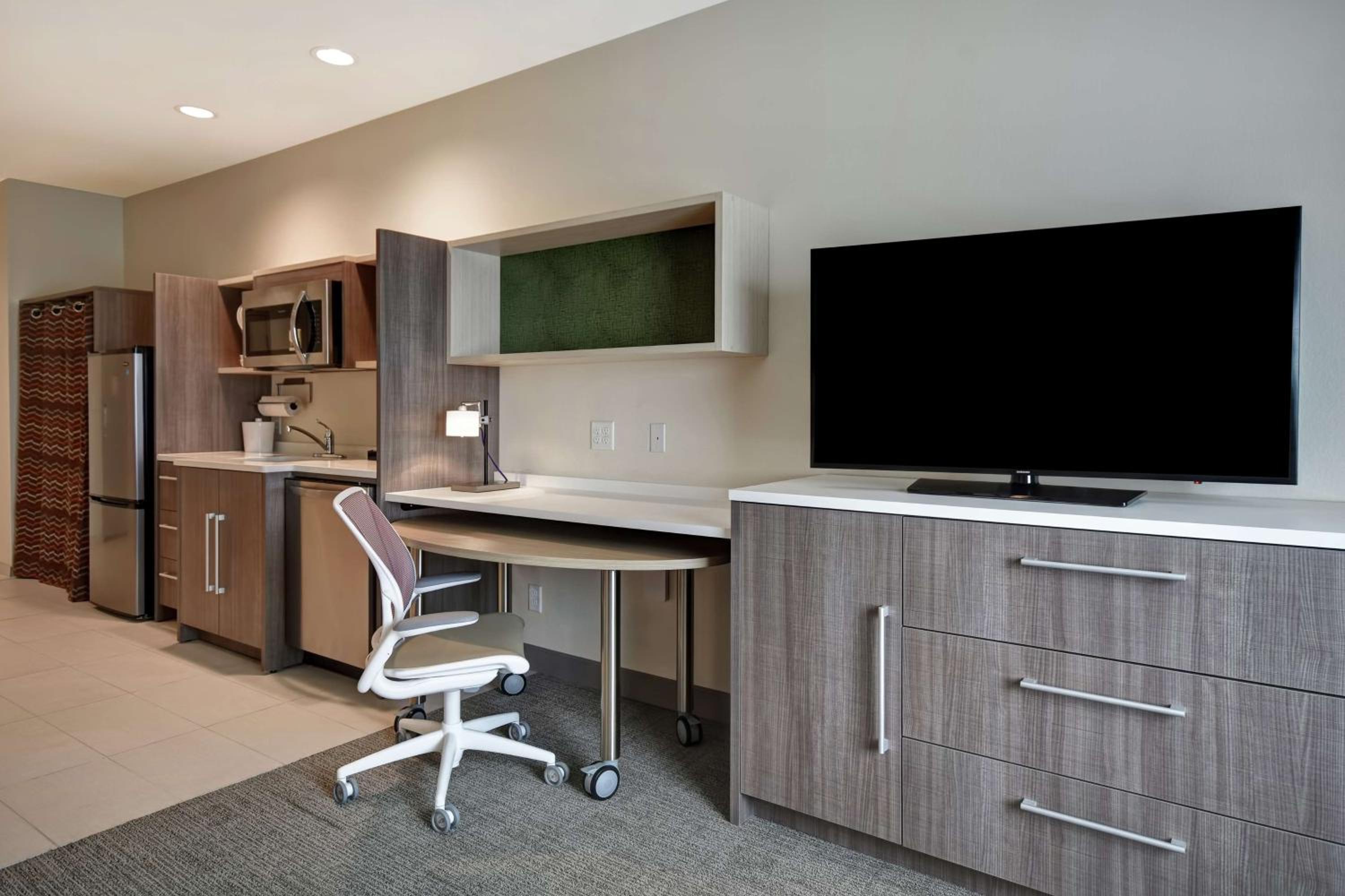 One-Bedroom King Suite - Non-Smoking