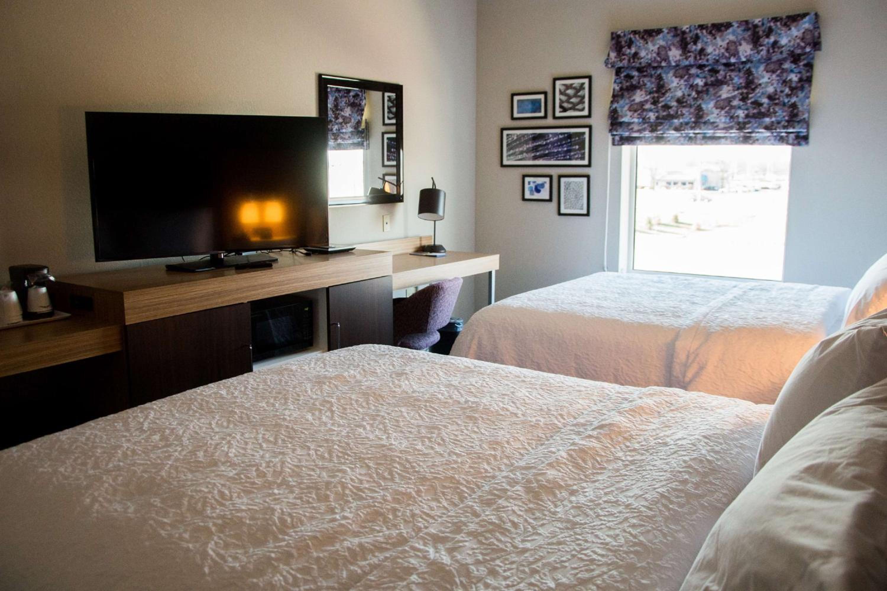 Queen Room with Two Queen Beds photo 1