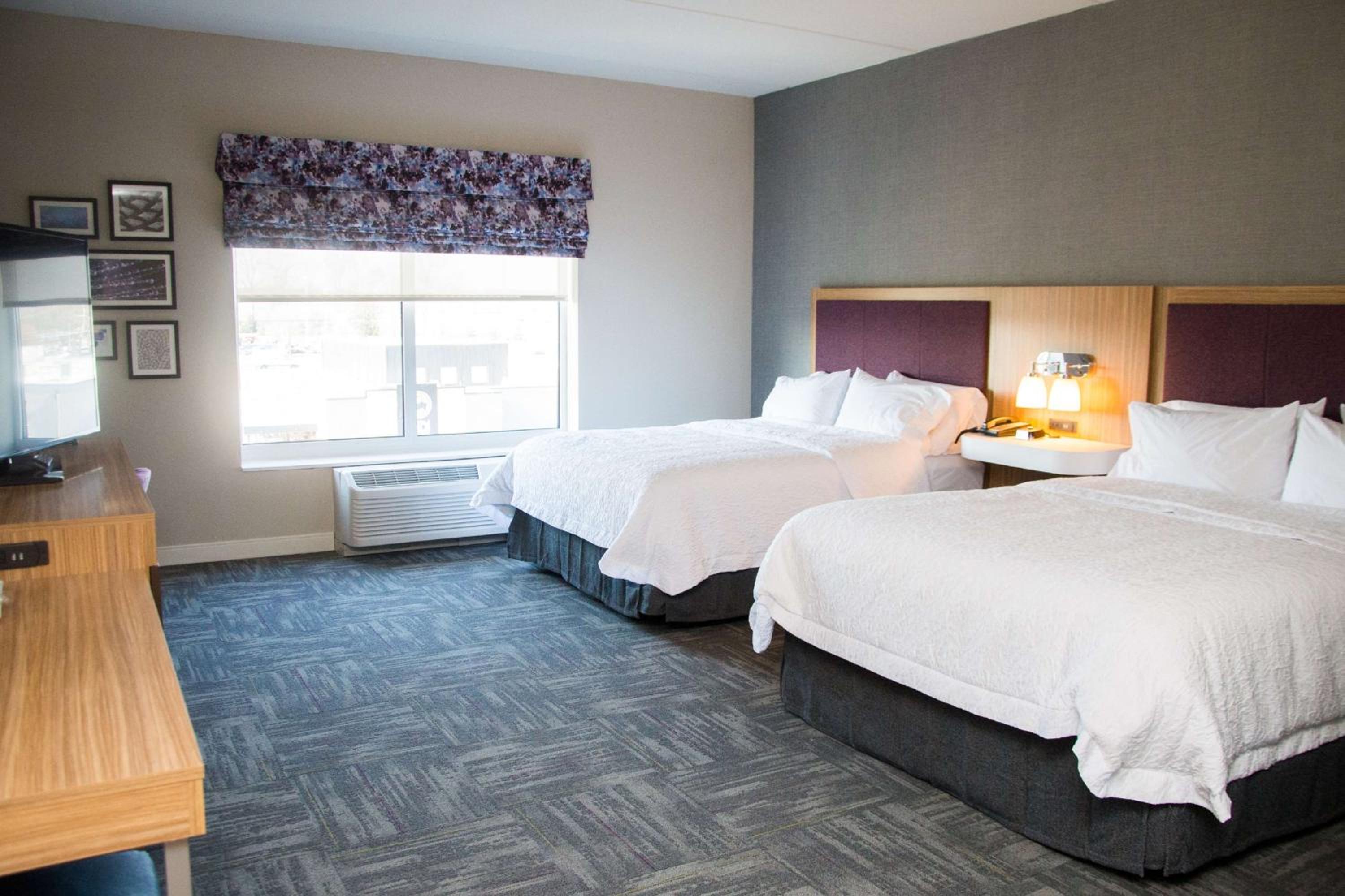 Queen Suite with Two Queen Beds with Bath Tub - Mobility and Hearing Access/Non-Smoking photo 3