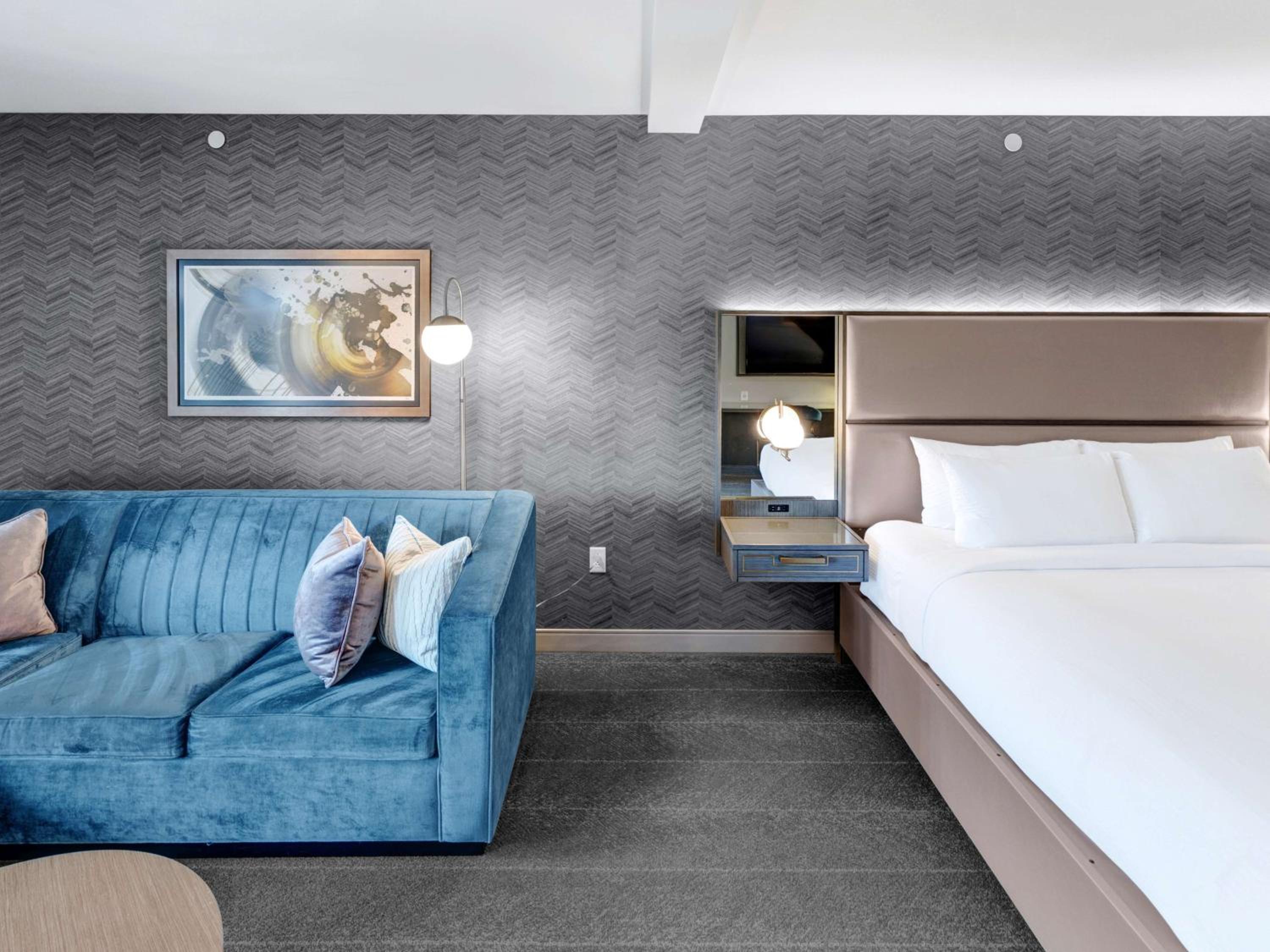 Deco King Suite - Photo 4