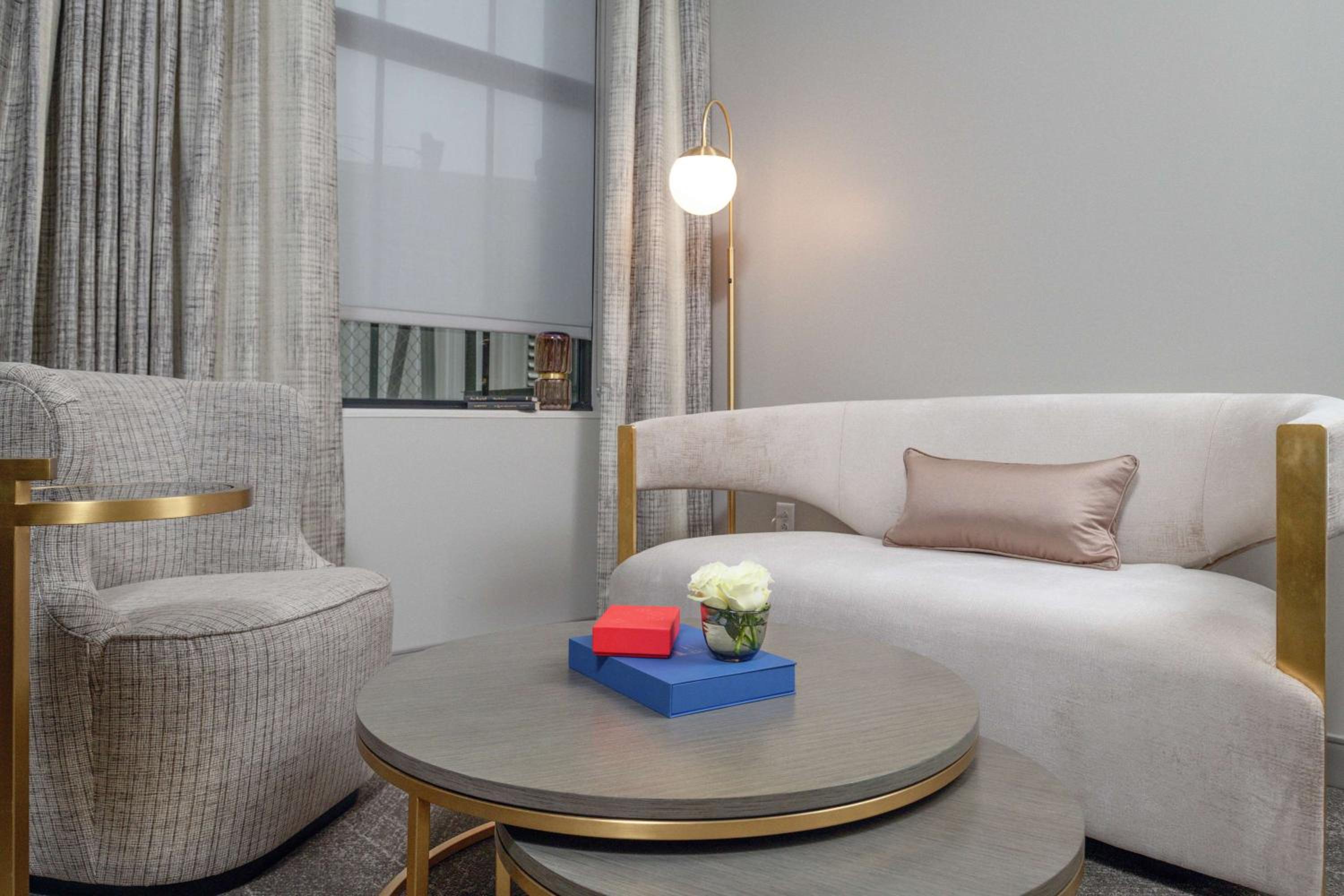 Deco Queen Suite - Photo 1