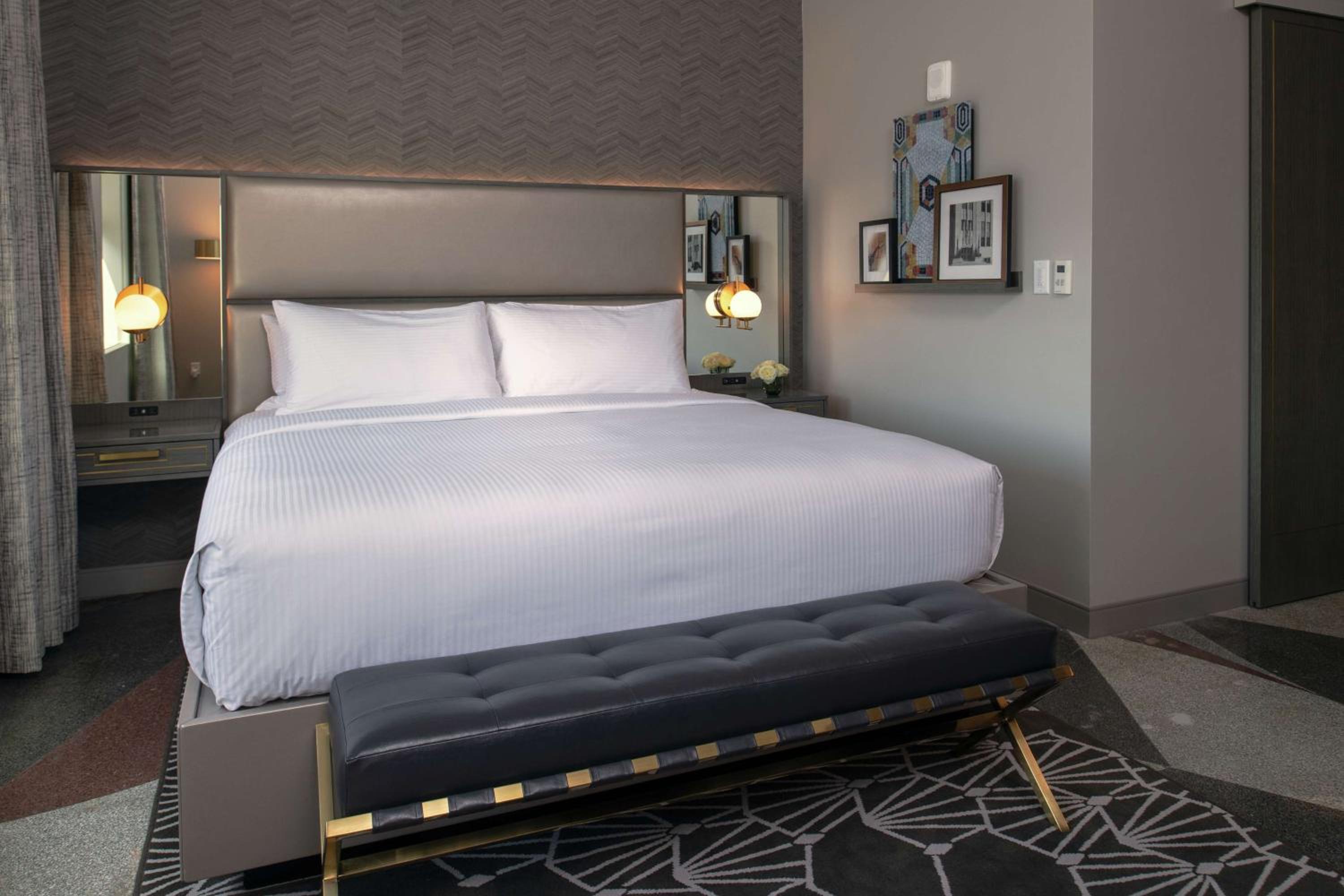 Premier King Room - Photo 5