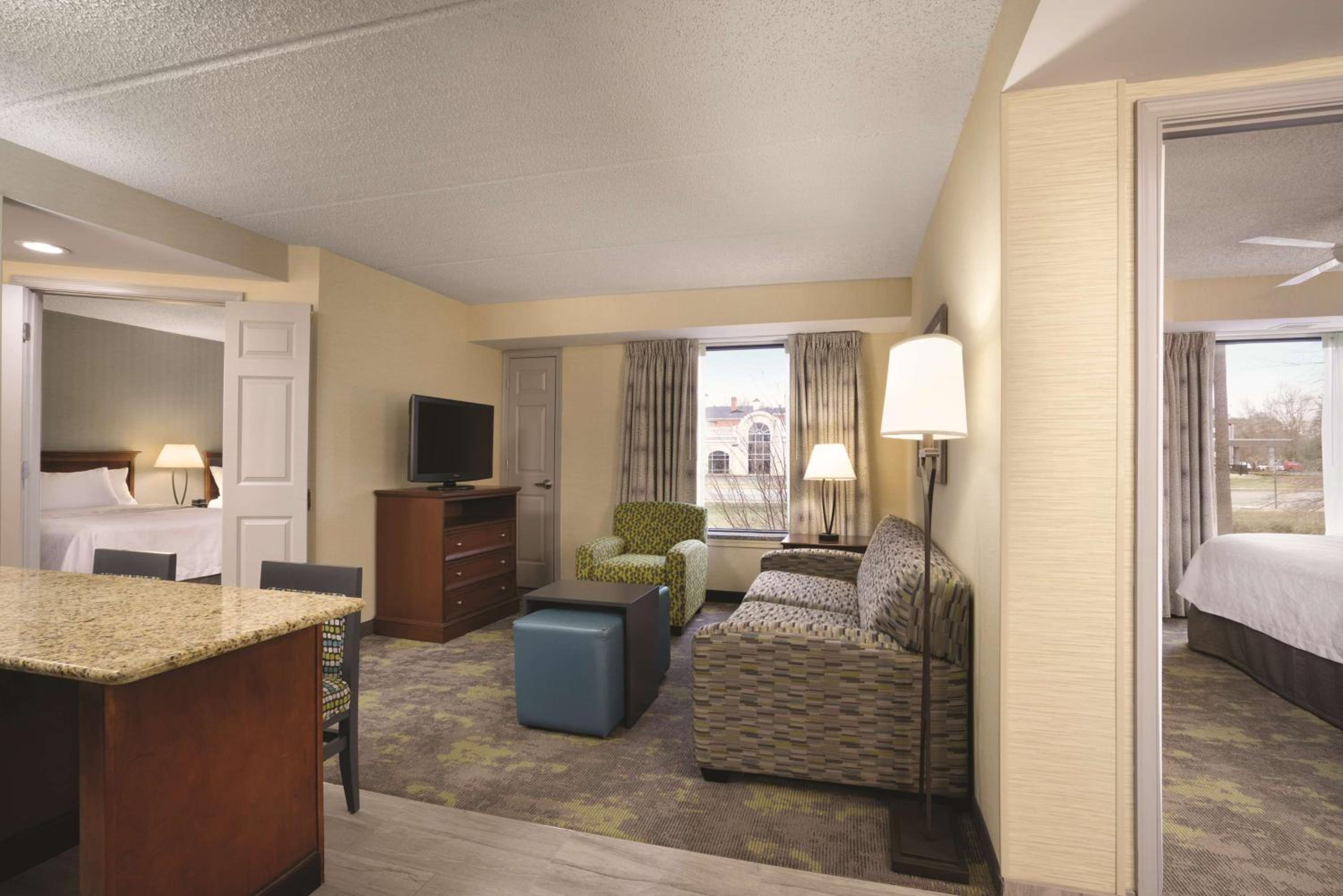Two Bedroom Suite with One King and Two Queen Beds - Non-Smoking - Photo 1