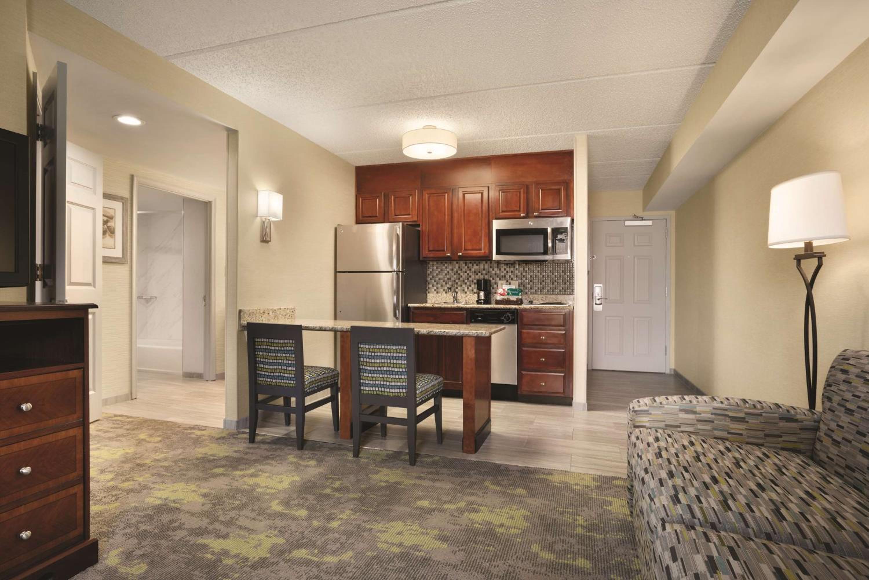 One-Bedroom King Suite - Non-Smoking - Photo 4