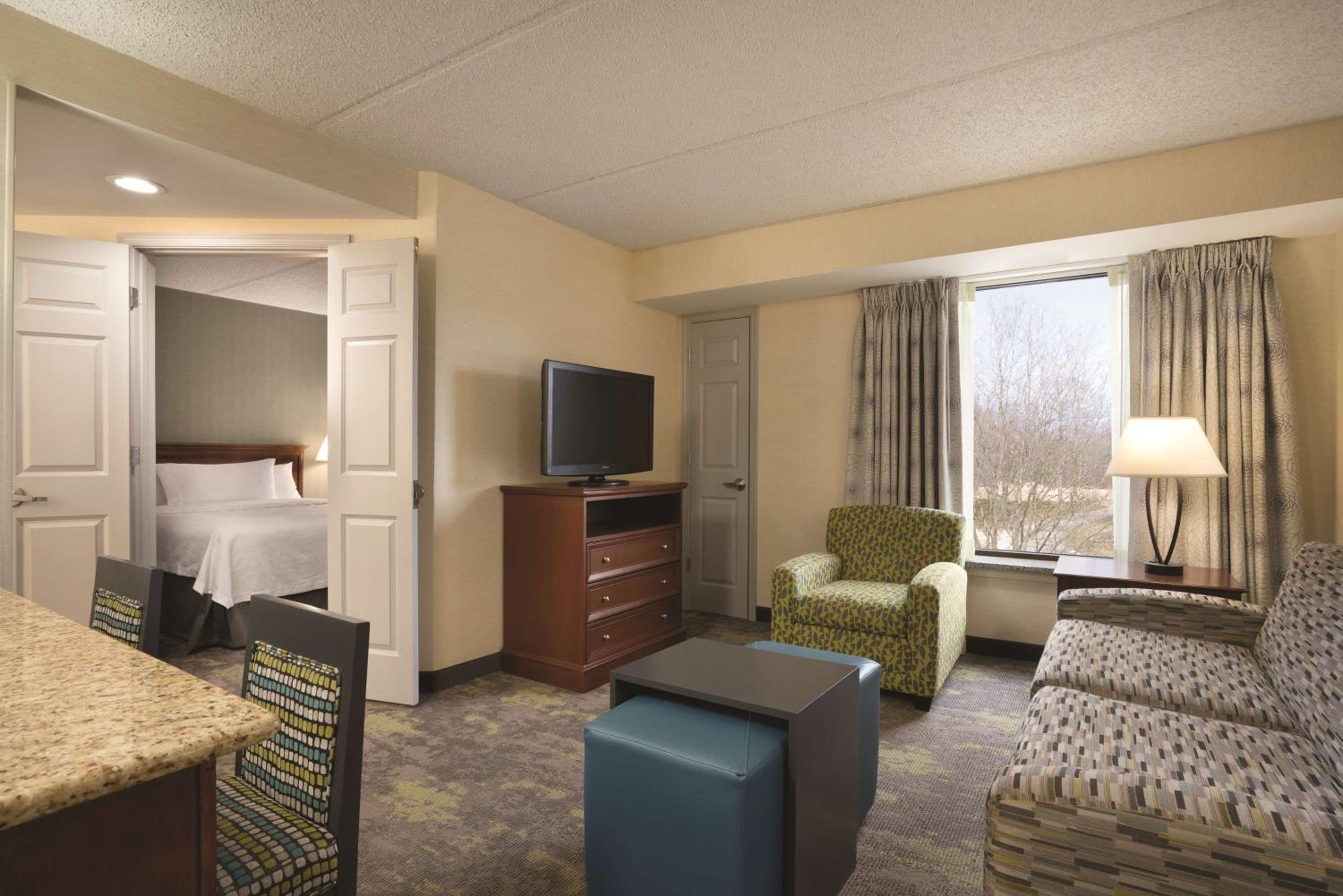One-Bedroom Queen Suite with Two Queen Beds - Non-Smoking - Photo 4