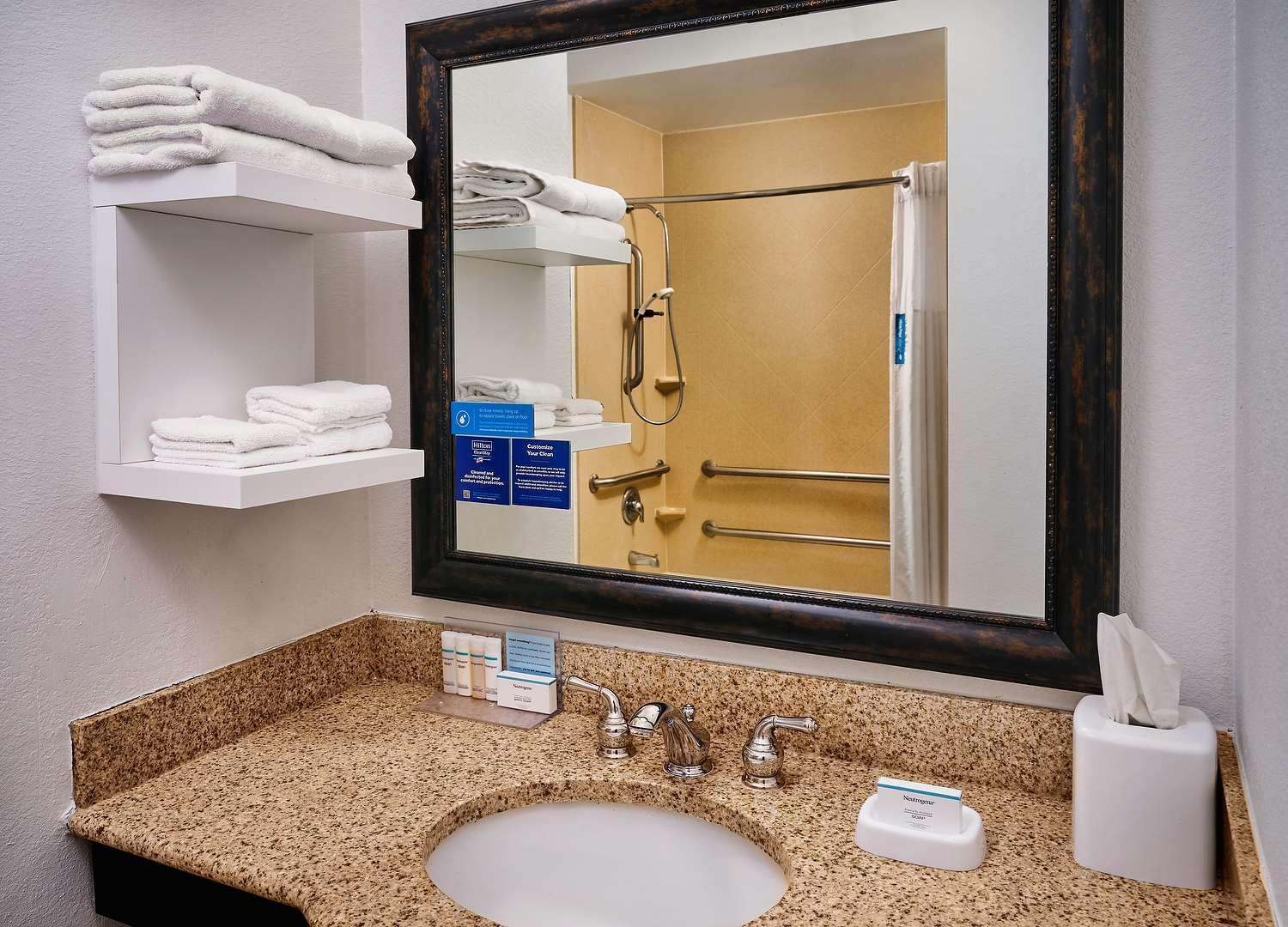 King Room - Mobility Access/Non-Smoking - Photo 3