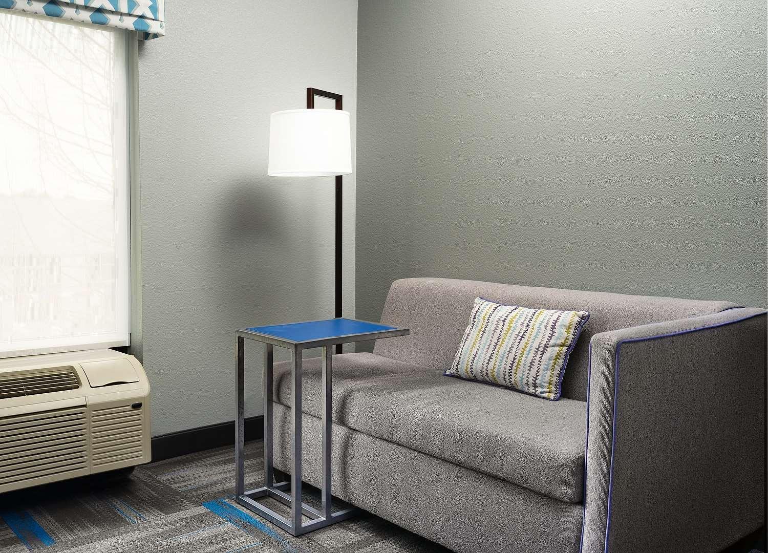 King Room with Sofa Bed - Non-Smoking - Photo 2