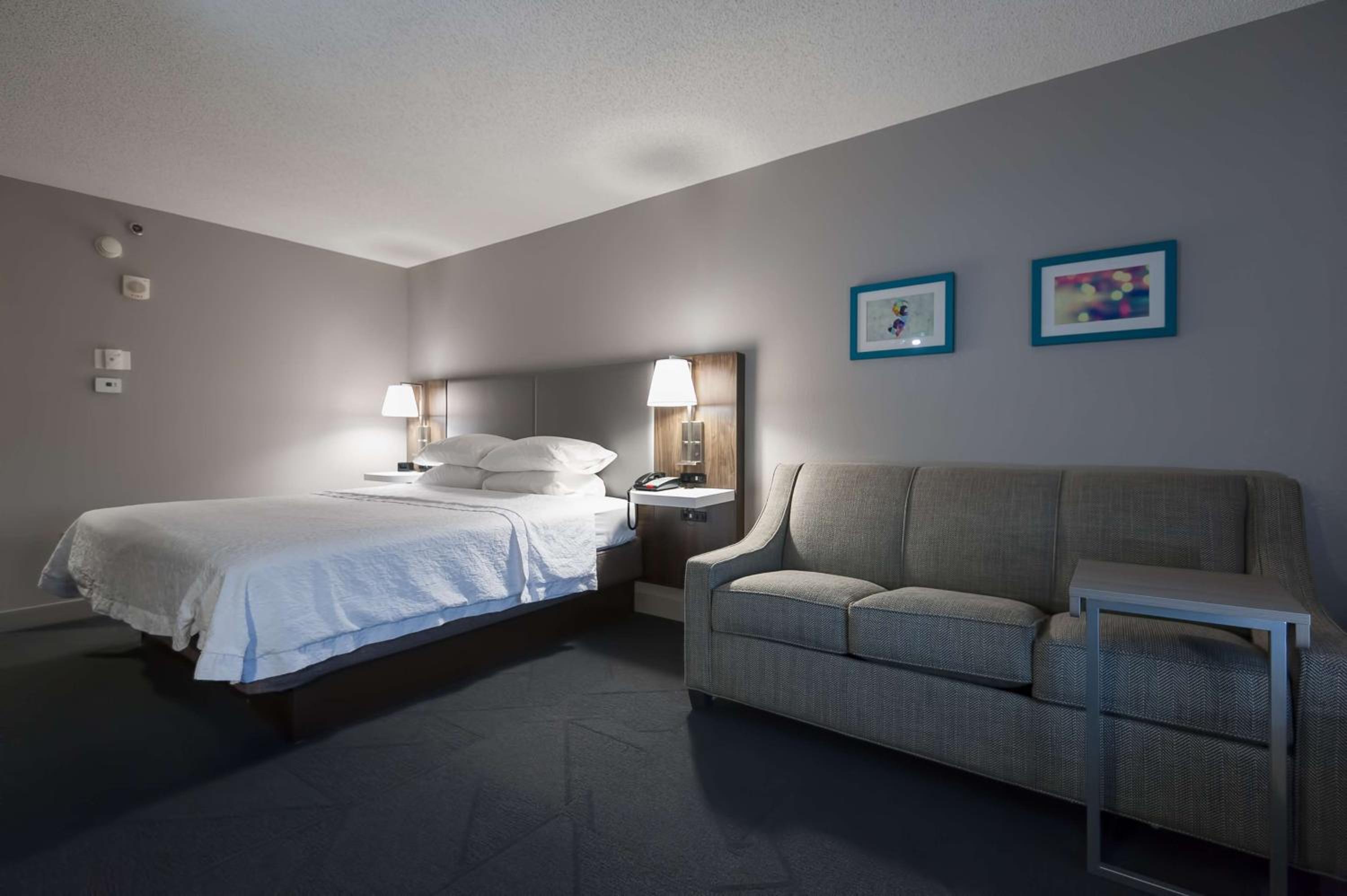 Superior King Room with Sofa Bed - Non-Smoking - Photo 1