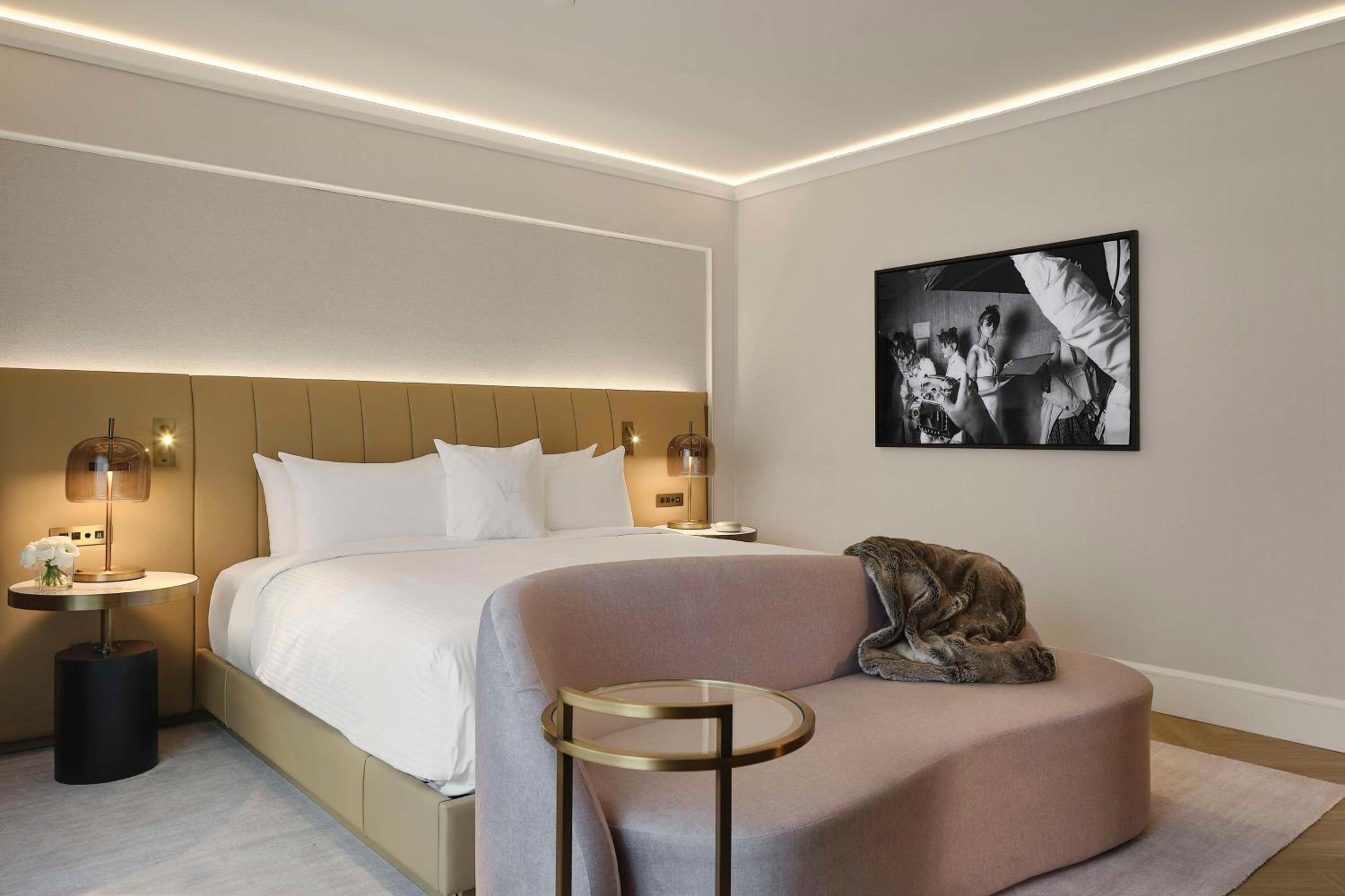 Superior King Room - Photo 5
