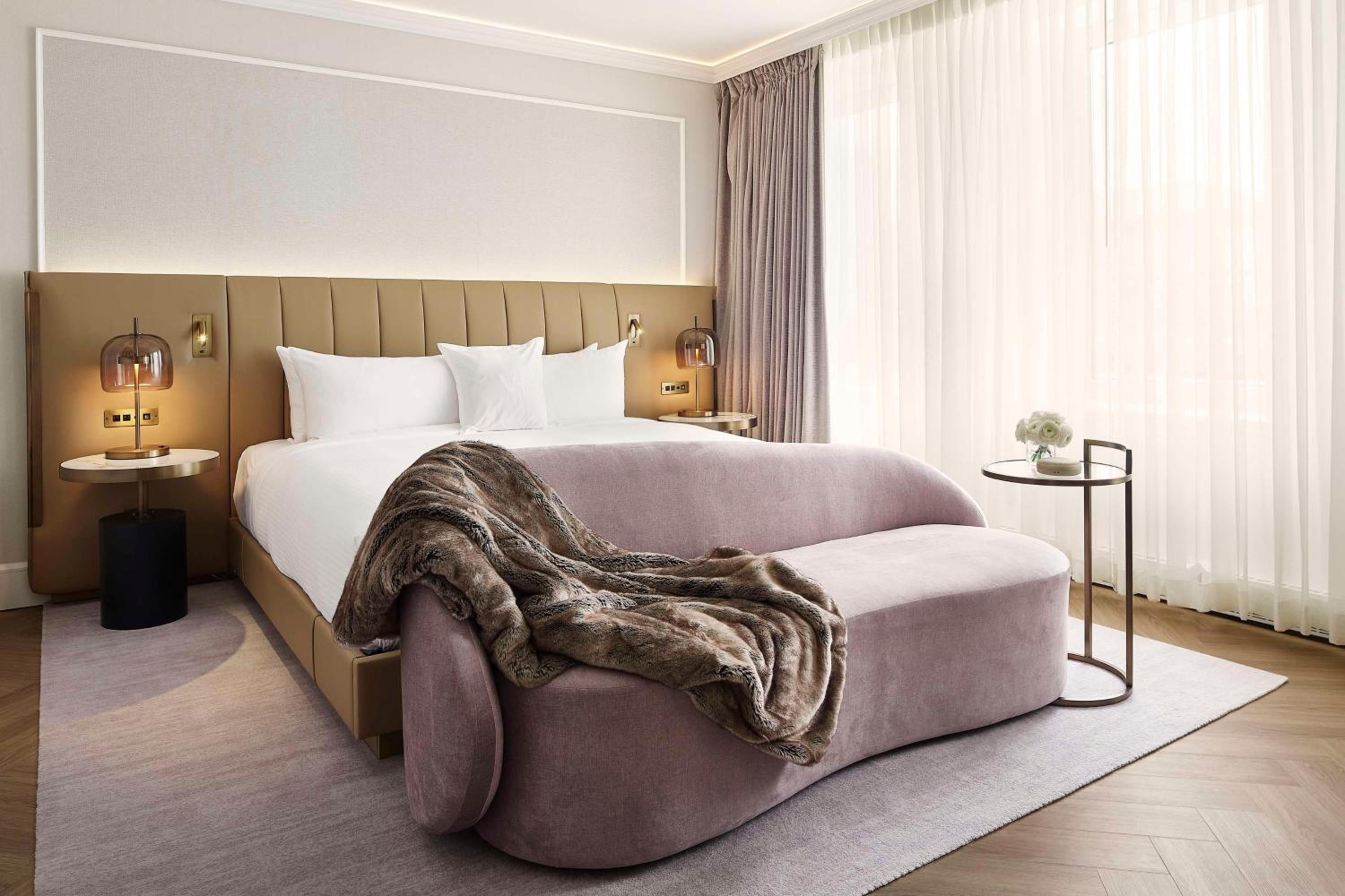 Deluxe King Room - Photo 8