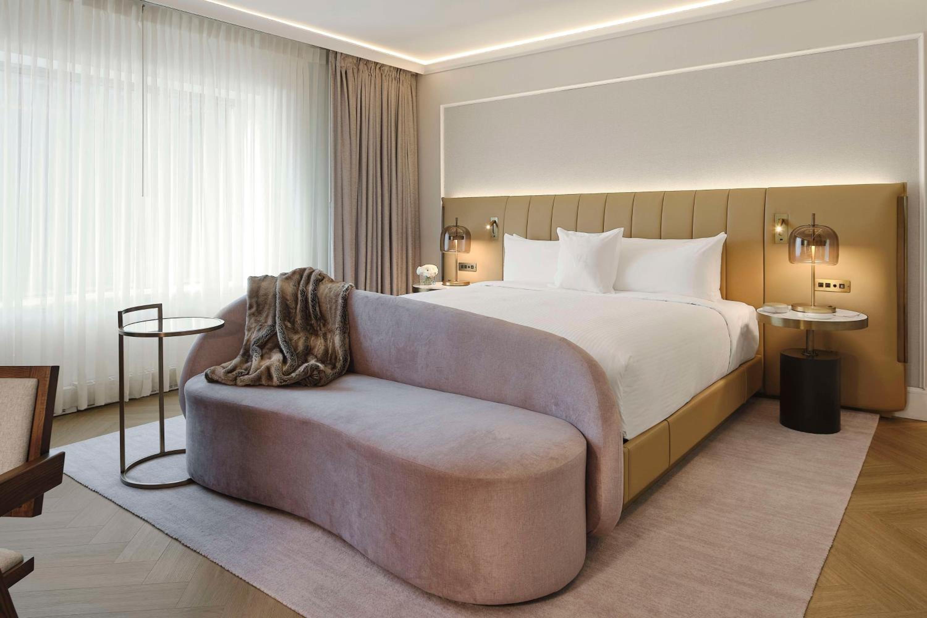 Superior King Room - Photo 7