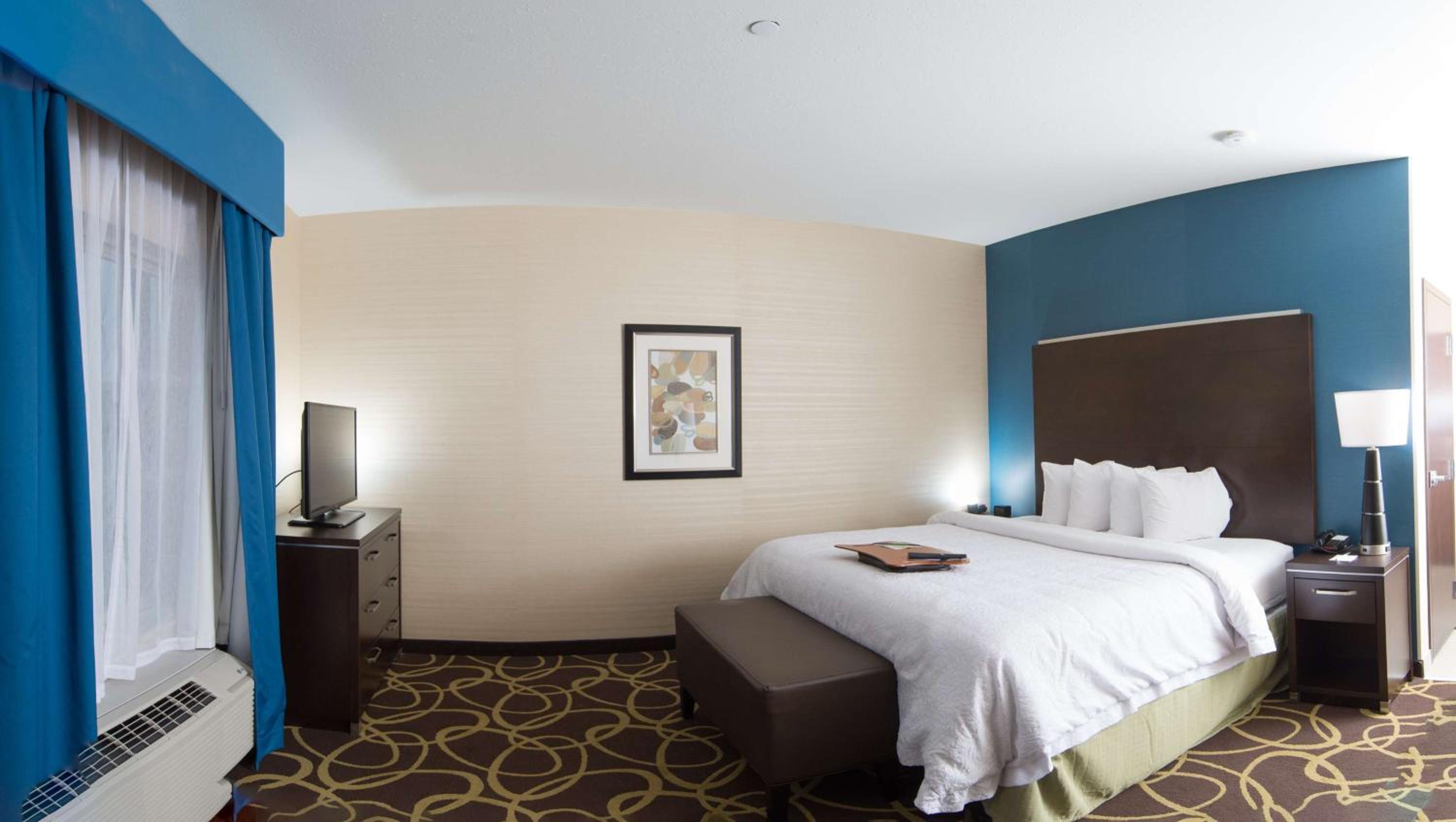 King Room with King Bed - Non-Smoking photo 1