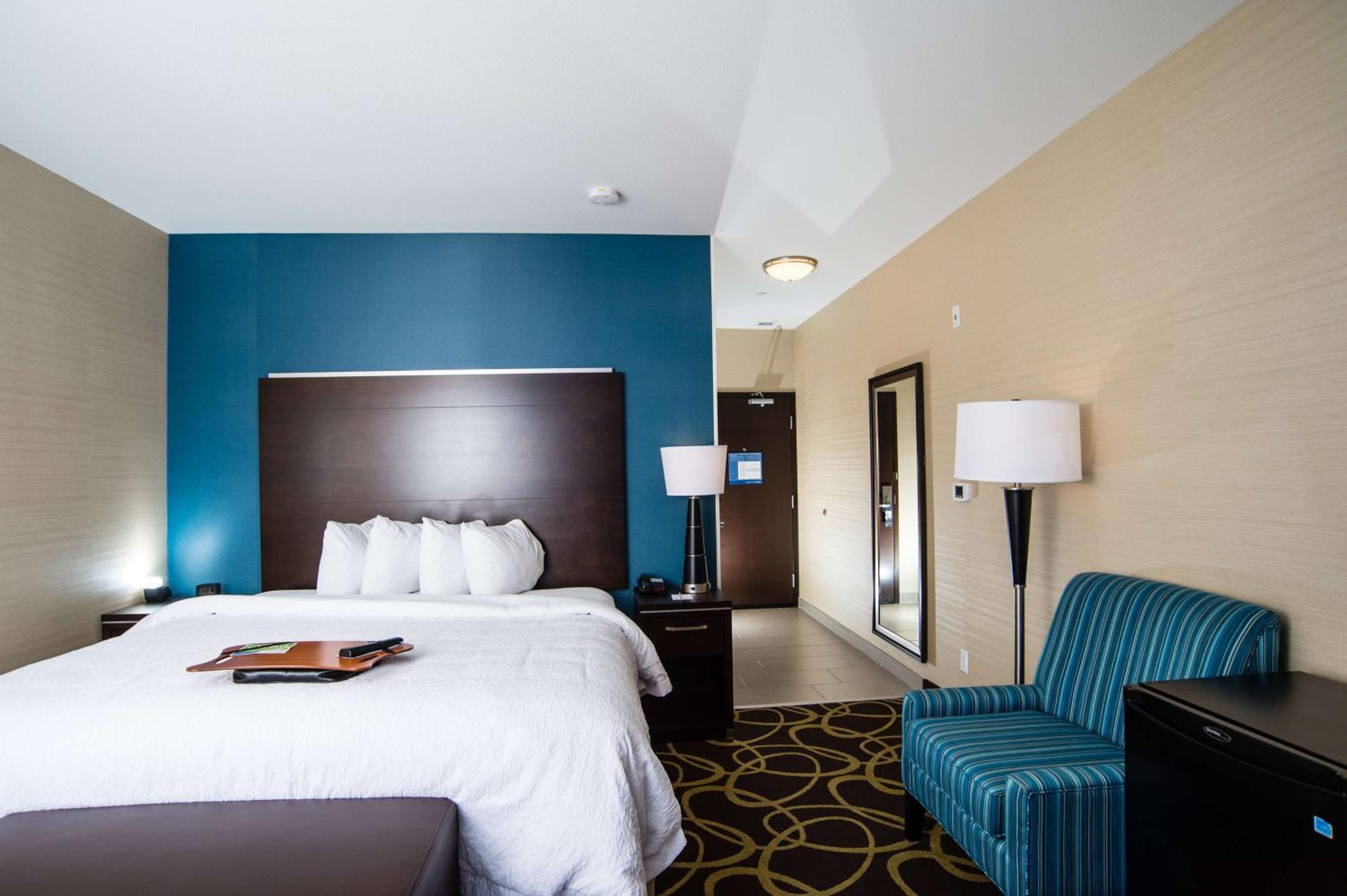 King Room with King Bed - Non-Smoking photo 2