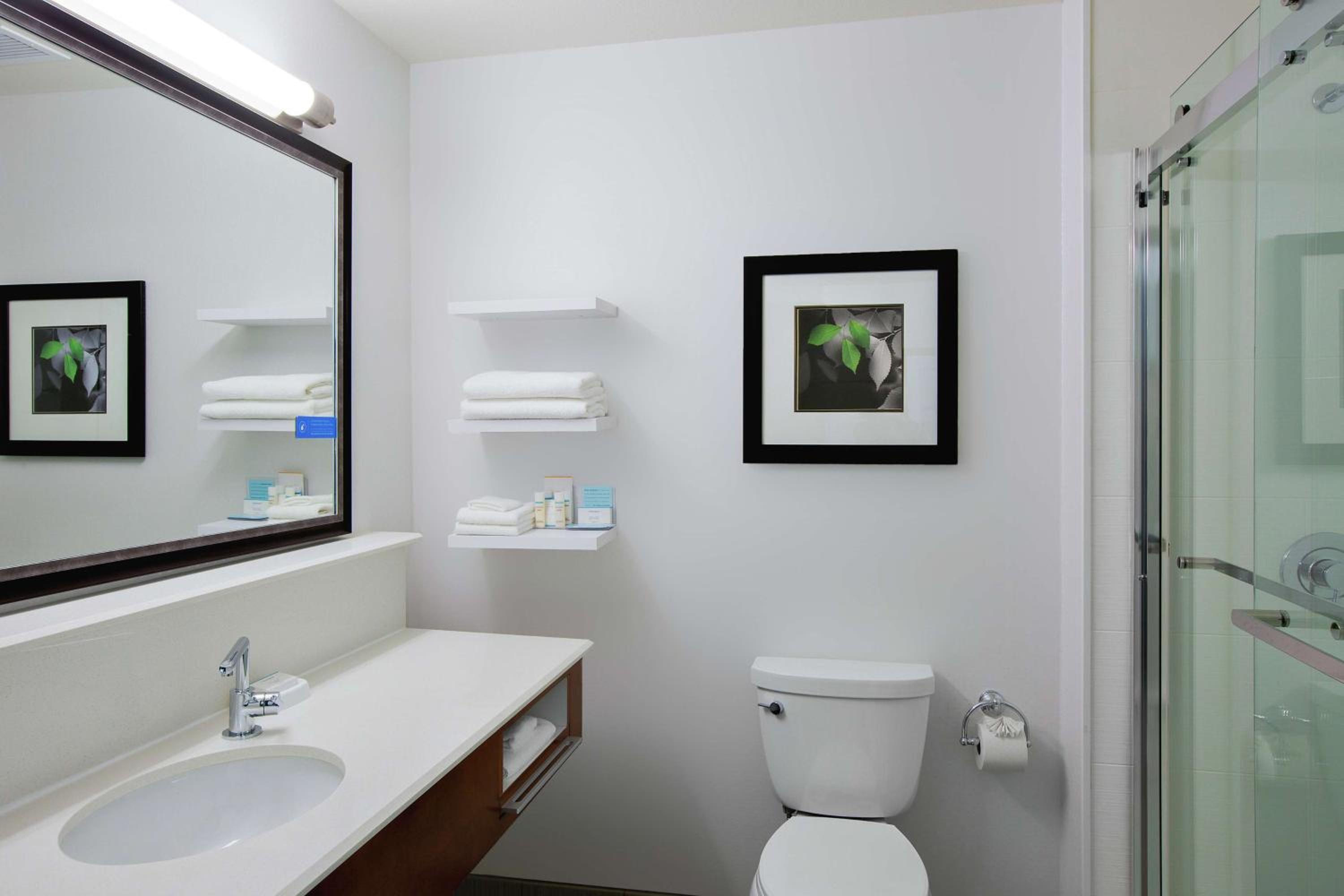 King Studio - Hearing Access/Non-Smoking - Photo 3