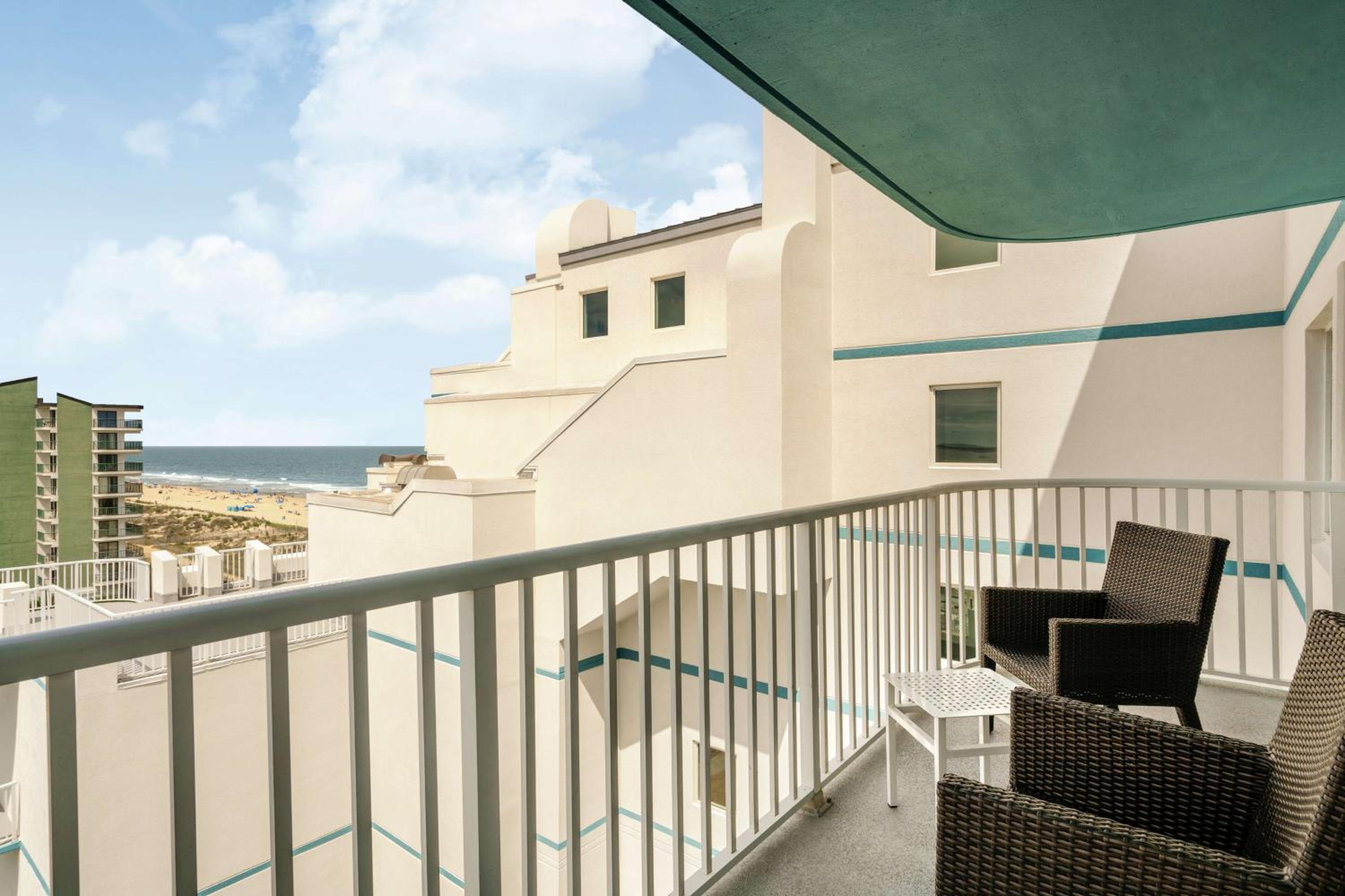 King Room with Balcony - Photo 2